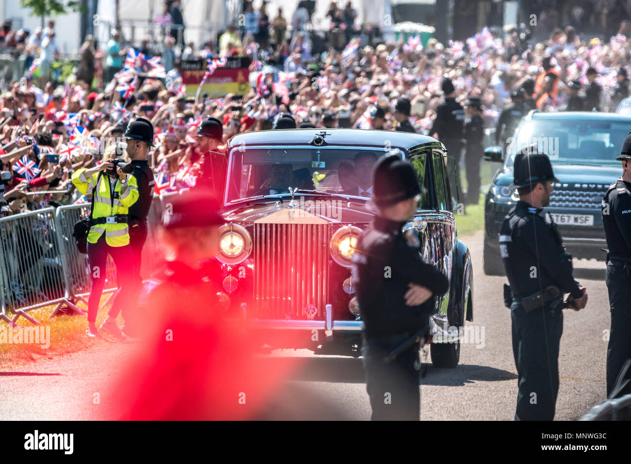 Windsor, Großbritannien. 19. Mai 2018. Vor der königlichen Hochzeit in Windsor Castle, Prinz Harry, ist Meghan Markle Mutter Doria Ragland, reiste mit ihrem Schloss Windsor mit dem Auto. Doria wurde fotografiert weinend im Auto. Credit: Benjamin Wareing/Alamy leben Nachrichten Stockfoto