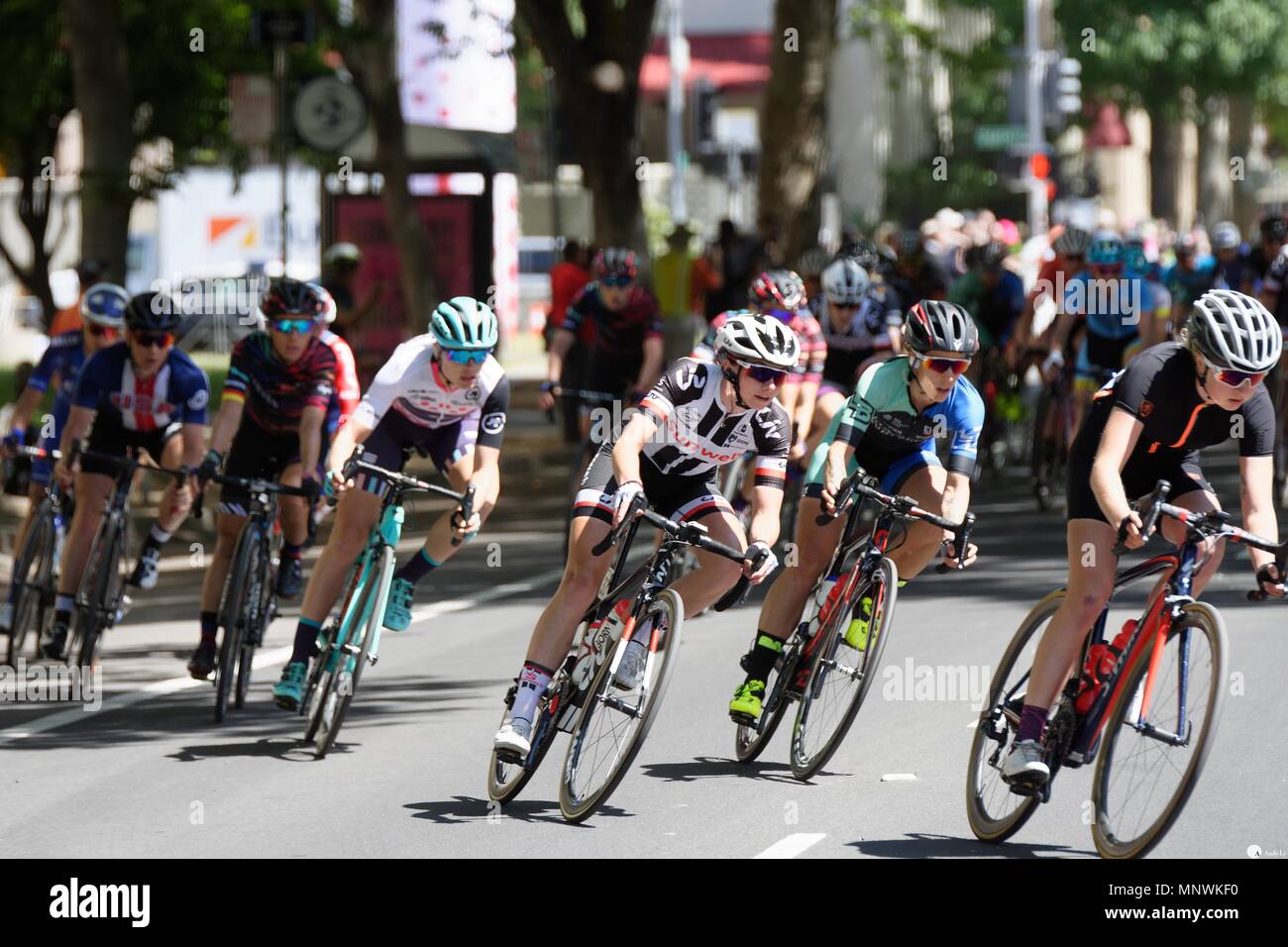 Sacramento, USA. 19. Mai 2018. Männer Amgen Tour von Kalifornien Phase 7 Gesamt: 44 Meilen die Schaltung der Frauen Stufe 3 Stromkreis 20 Runden um die Sacramento Downtown. Kredit: Kredite: Andy Andy Li Li/Alamy leben Nachrichten Stockfoto