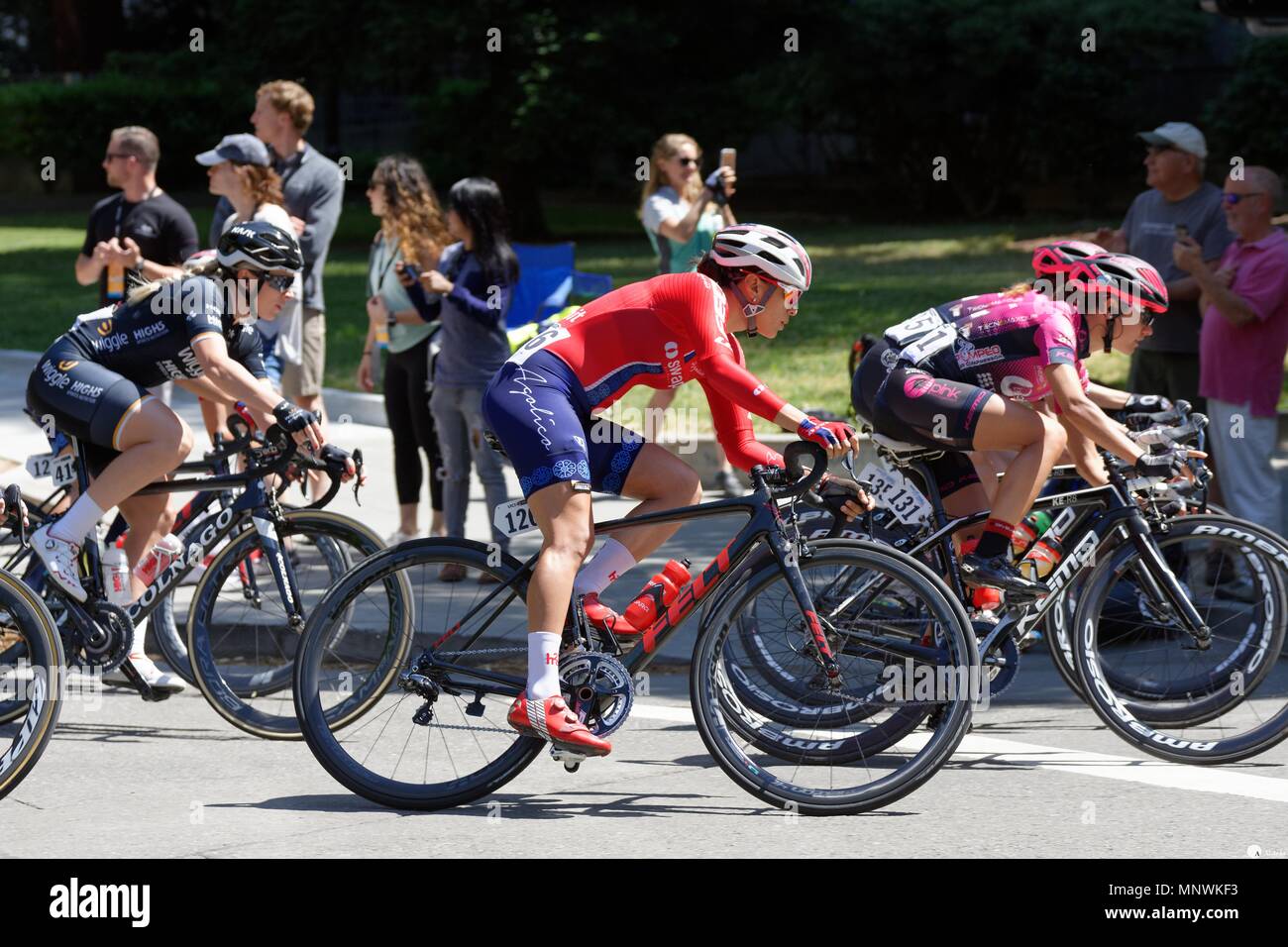 Sacramento, USA. 19. Mai 2018. Männer Amgen Tour von Kalifornien Phase 7 Gesamt: 44 Meilen die Schaltung der Frauen Stufe 3 Stromkreis 20 Runden um die Sacramento Downtown. Kredit: Kredite: Andy Andy Li Li/Alamy leben Nachrichten Stockfoto