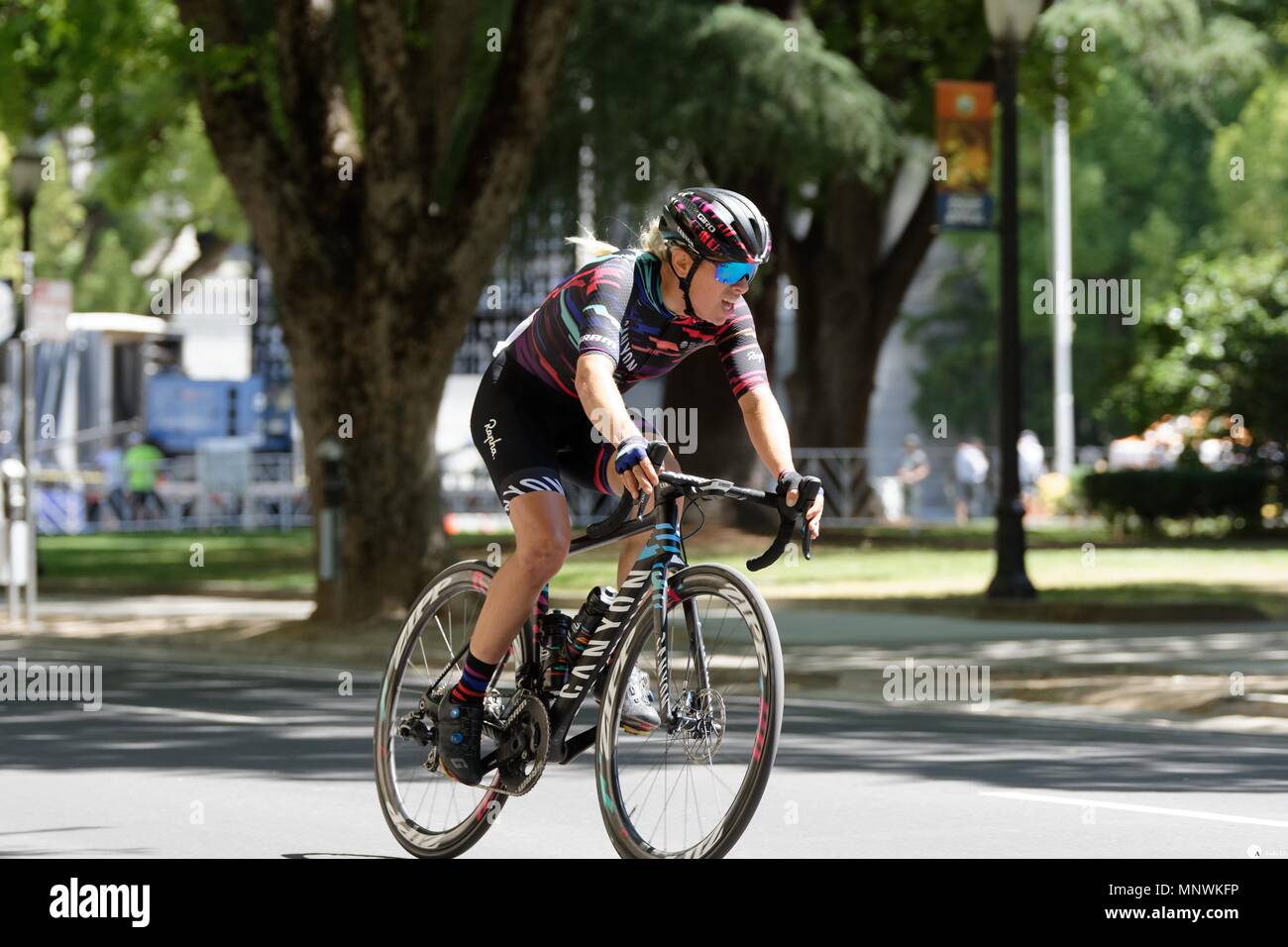 Sacramento, USA. 19. Mai 2018. Männer Amgen Tour von Kalifornien Phase 7 Gesamt: 44 Meilen die Schaltung der Frauen Stufe 3 Stromkreis 20 Runden um die Sacramento Downtown. Kredit: Kredite: Andy Andy Li Li/Alamy leben Nachrichten Stockfoto