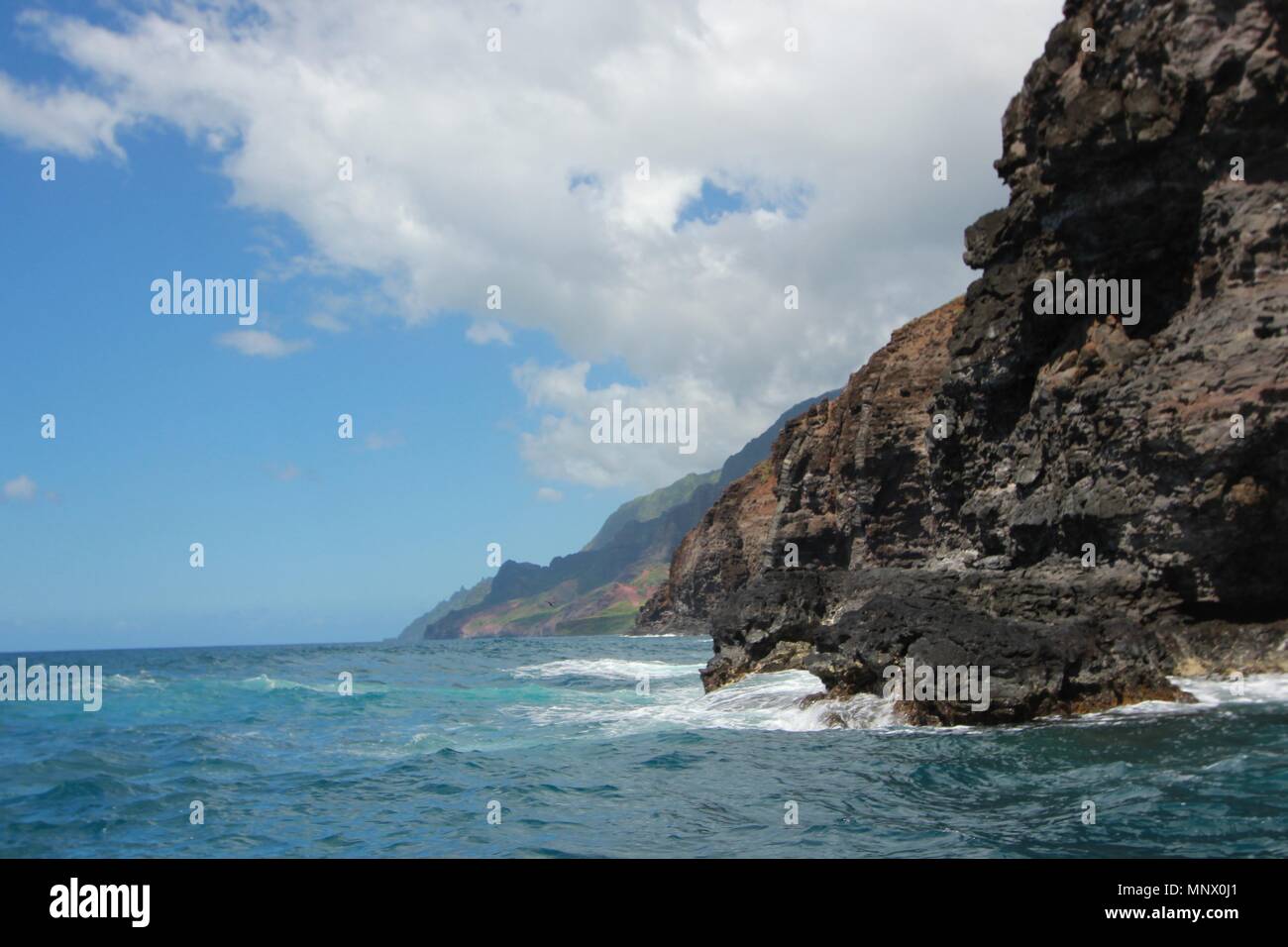 Iconic Na Pali Küste auf Kauai, Hawaii Jurassic Park Hintergrund atemberaubender Schönheit Stockfoto