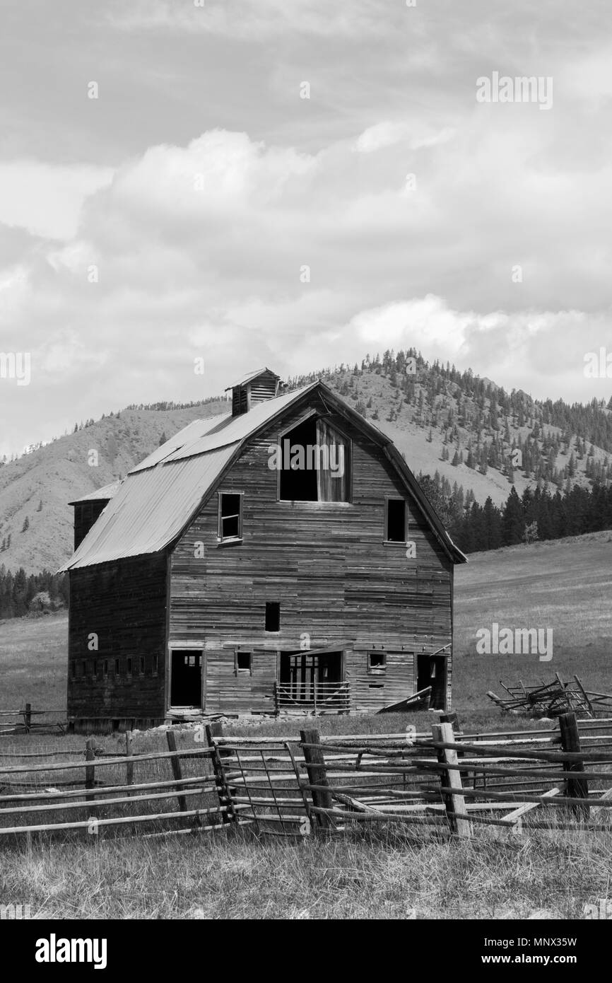Lauderdale Junction, Washington/USA - Mai 9, 2018: Verlassene Homestead zwischen Ellensburg und Leavenworth in Kittitas County Washington. Stockfoto