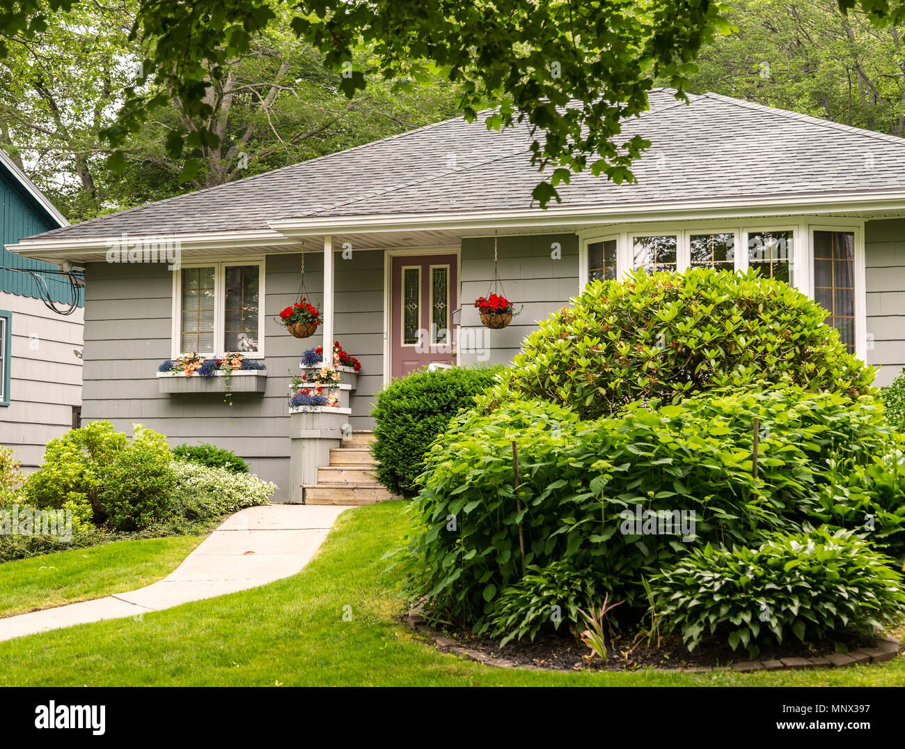 Bungalow im alten Stil aus den 60er oder 70er Jahren. Stockfoto