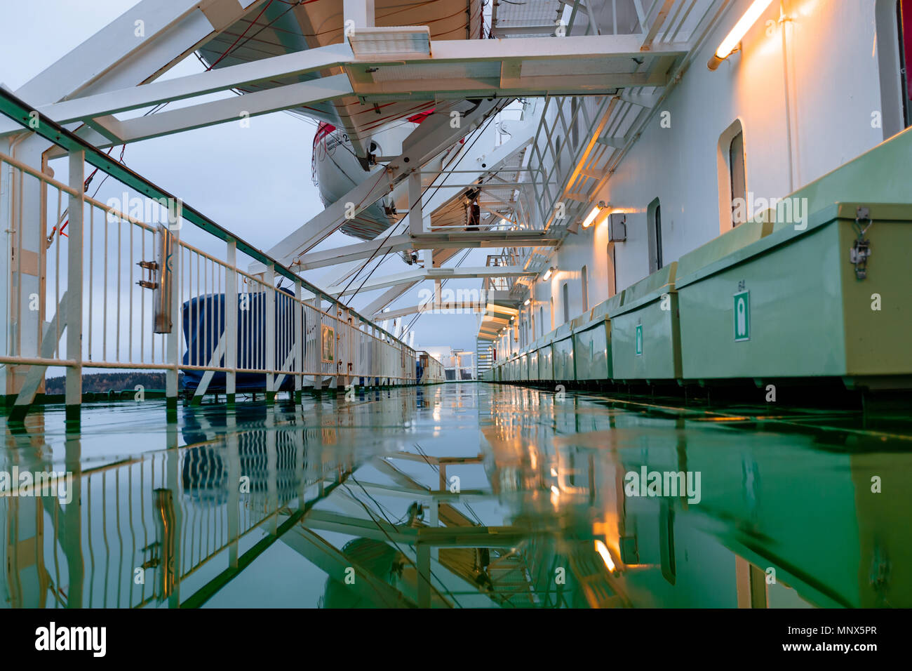 Feuchten Deck des Schiffes in der Tageszeit Stockfoto