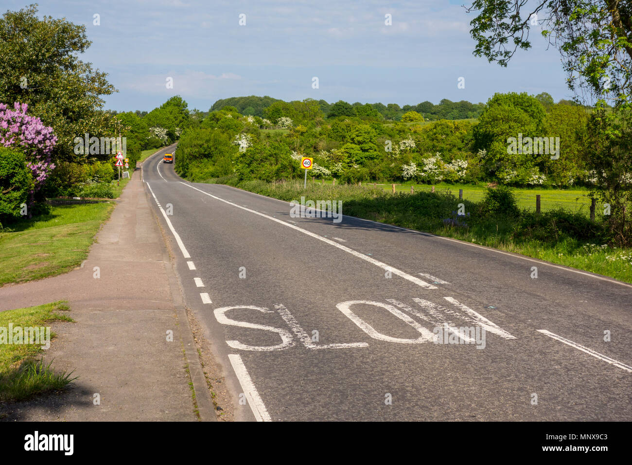 Hitchin Road, die durch Pegsdon Hügel und Hoo Bit, Naturschutzgebiet im Pegsdon, Bedfordshire, Großbritannien Stockfoto