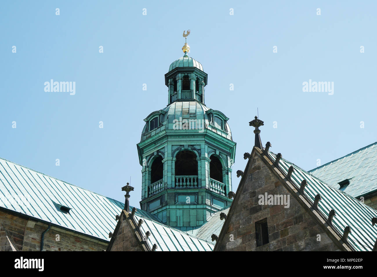 Hildesheimer Dom ist eine mittelalterliche Römisch-katholische Kirche in Hildesheim, Deutschland, tower Detail Stockfoto