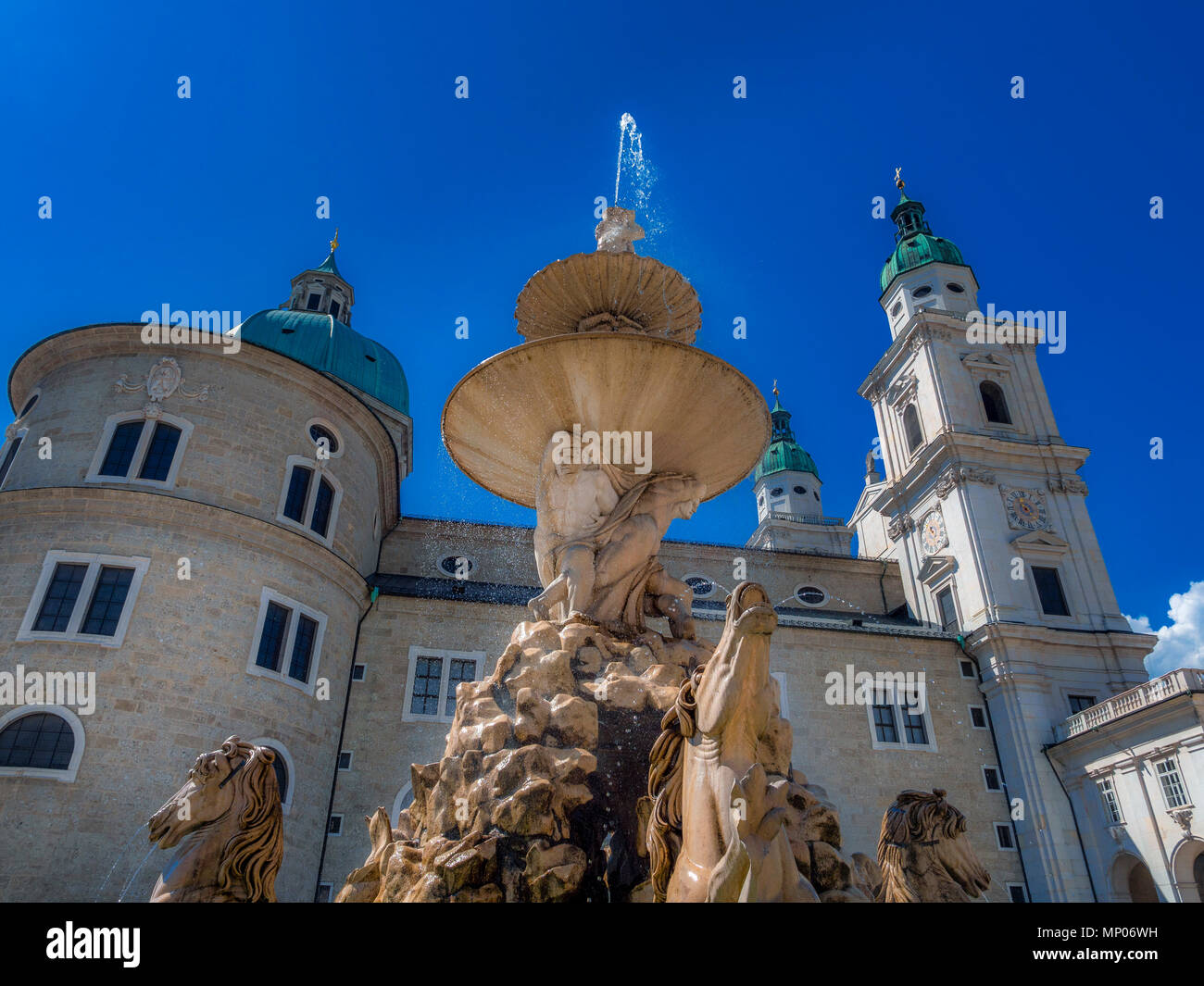 Salzburger Dom und Residenz Brunnen in der Residenz, Salzburg, Österreich, Europa Stockfoto