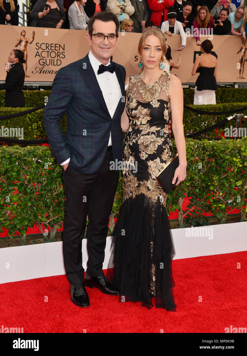 Ty Burrell, Holly Burrell in der 22. Ann. Screen Actors Gilden (SAG) Auszeichnungen 2016 im Shrine Auditorium in Los Angeles. 30. Januar 2016. Ty Burrell, Holly Burrell - - - - - - - - - - - - - Red Carpet Event, Vertikal, USA, Filmindustrie, Prominente, Fotografie, Bestof, Kunst, Kultur und Unterhaltung, Topix Prominente Fashion/Vertikal, Besten, Event in Hollywood Leben - Kalifornien, Roter Teppich und backstage, USA, Film, Stars, Film Stars, TV Stars, Musik, Promis, Fotografie, Bestof, Kunst, Kultur und Unterhaltung, Topix, Vertikal, Familie aus aus dem Jahr 2 Stockfoto