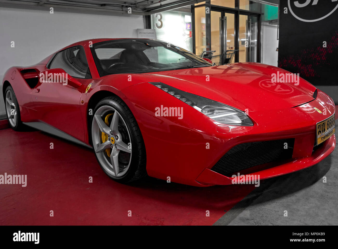 2017 Roten Ferrari 488 Gtb Stockfoto Bild 185641325 Alamy