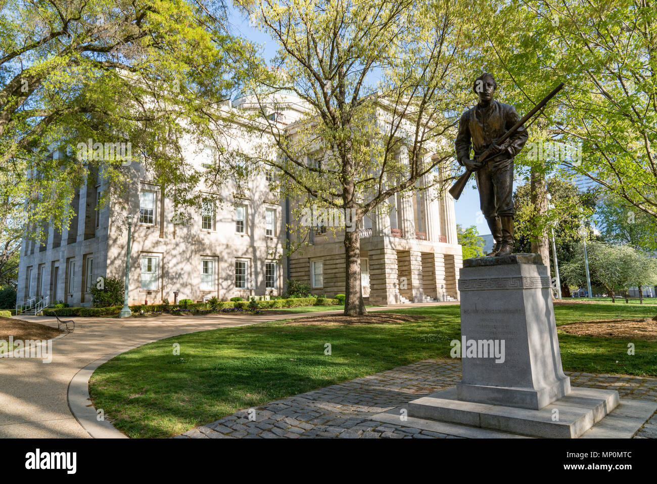 RALEIGH, NC - 17. APRIL 2018: Bürgerkrieg Statue von Henry Lawson Wyatt auf dem Gelände des Capitol Building in North Carolina Raleigh Stockfoto