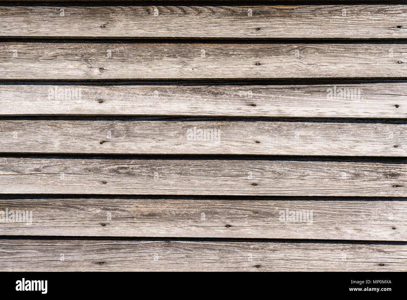 Alte verwitterte horizontale Holz Abstellgleis Hintergrund am Gebäude Stockfoto