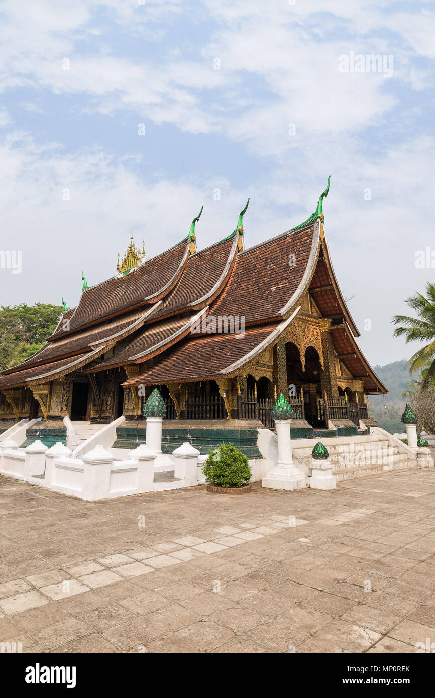 Blick auf die Buddhistische Wat Xieng Thong Tempel (Tempel der Goldenen Stadt") in Luang Prabang, Laos. Stockfoto