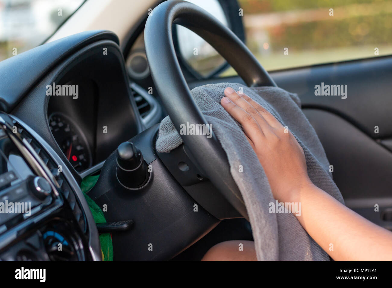 Woman Interior Car Cleaning Stockfotos & Woman Interior Car Cleaning ... Woman Interior Car Cleaning Stockfotos & Woman Interior Car Cleaning ...
