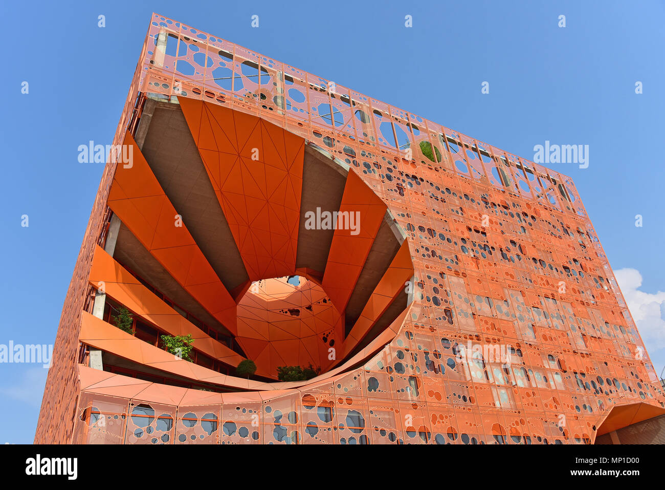 Schrägansicht der Orange Cube Gebäude (multi-use), von Jakob + Macfarlane, Lyon, Frankreich Stockfoto