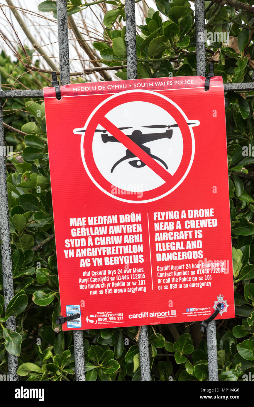 Polizei schild Verbot fliegende Drohnen in der Nähe von Cardiff Airport, Barry, Wales, Großbritannien Stockfoto