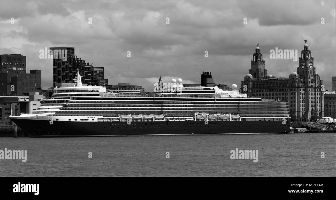 Liverpool, UK, Kreuzfahrtschiff Queen Elizabeth Docks in Liverpool für den Tag Credit Ian Fairbrother/Almy Stockfoto