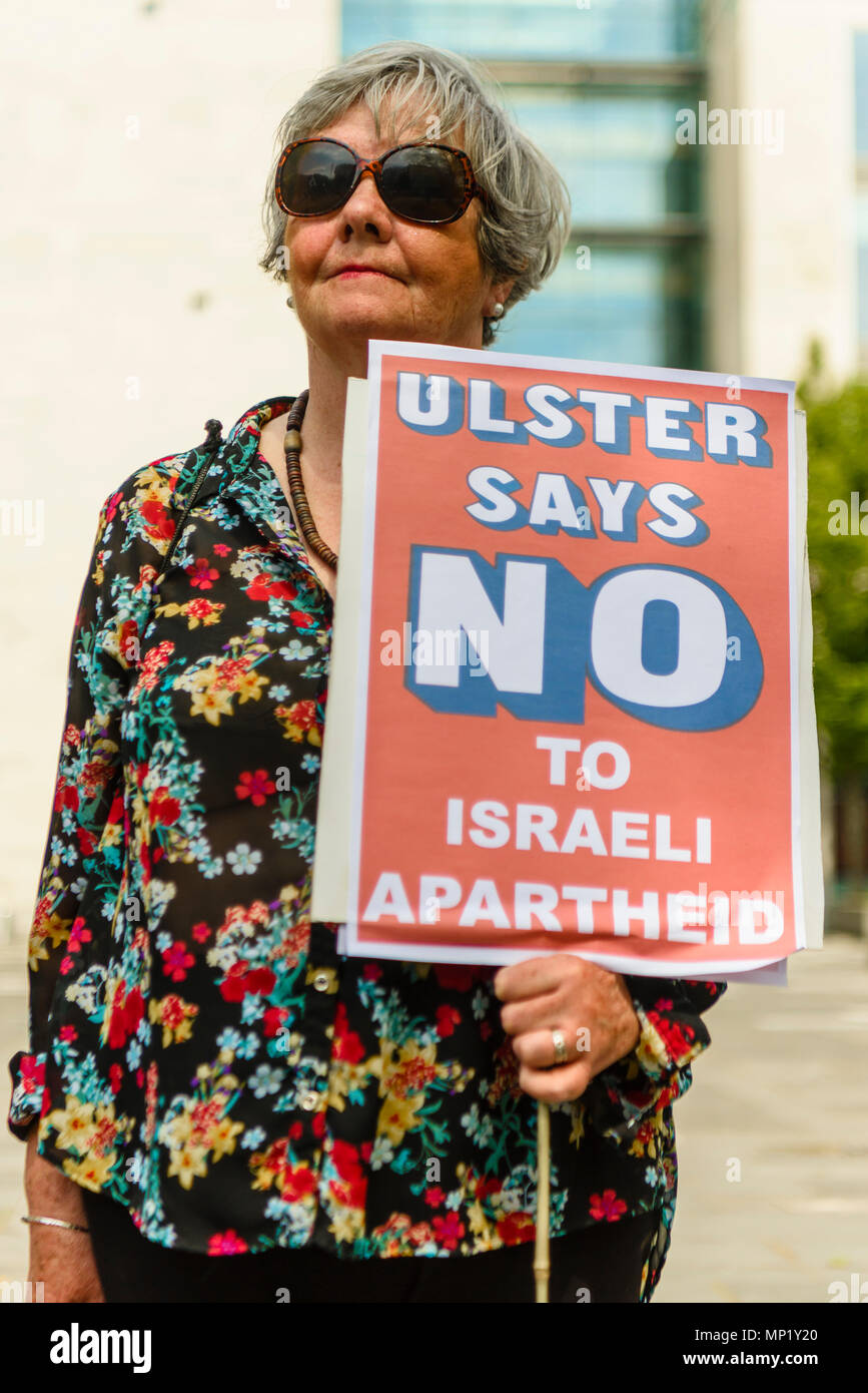 Belfast, Nordirland, 19/05/2018 - Irland Palästina Kampagne der Solidarität halten einer Demonstration gegen die Ermordung von 53 unbewaffnete Palästinenser im besetzten Israel Wer ist gegen Präsident Trump Entscheidung der Amerikanischen Botschaft in Israel zu Jerusalem bewegen protestierten. Stockfoto