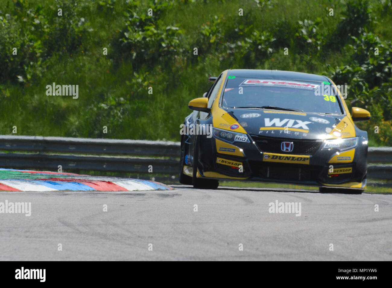 Andover, Hampshire, UK. 20 Mai, 2018. Brett Smith (Eurotech Racing) Rennen in Thruxton Rennstrecke während der Dunlop MSA British Touring Car Championship in Thruxton Rennstrecke, Andover, Hampshire, Vereinigtes Königreich. Mit der höchsten Durchschnittsgeschwindigkeit jeder Spur, für die der BTCC, 2.4 Die Thruxton Meile Stromkreis besucht bietet einige der größten und Nervenkitzel im Motorsport und hat den Ruf, ein wahrer Treiber Titel erworben. Quelle: Michael Preston/Alamy leben Nachrichten Stockfoto