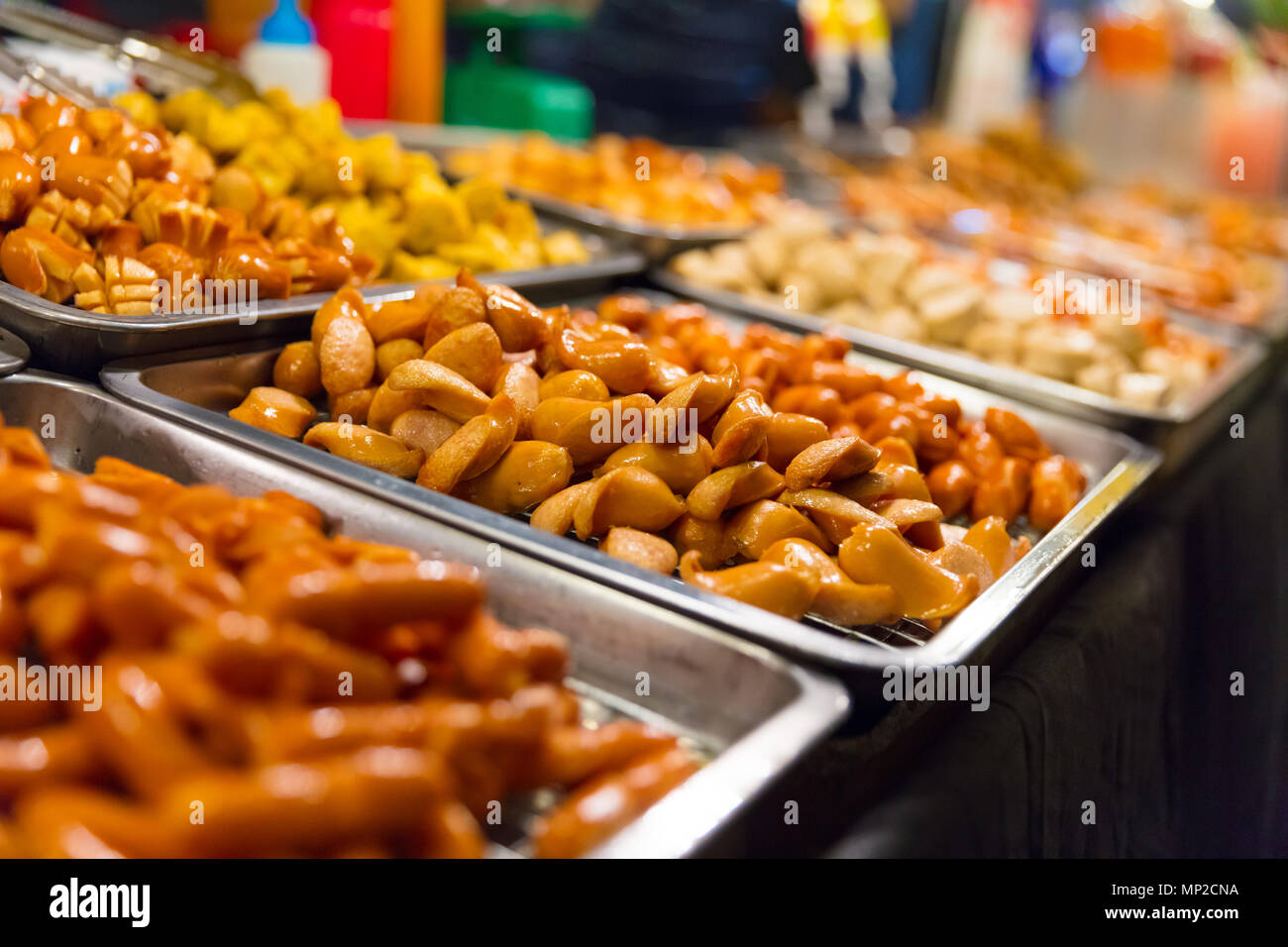 Würstchen bei der lokalen Lebensmittelmarkt Stockfoto