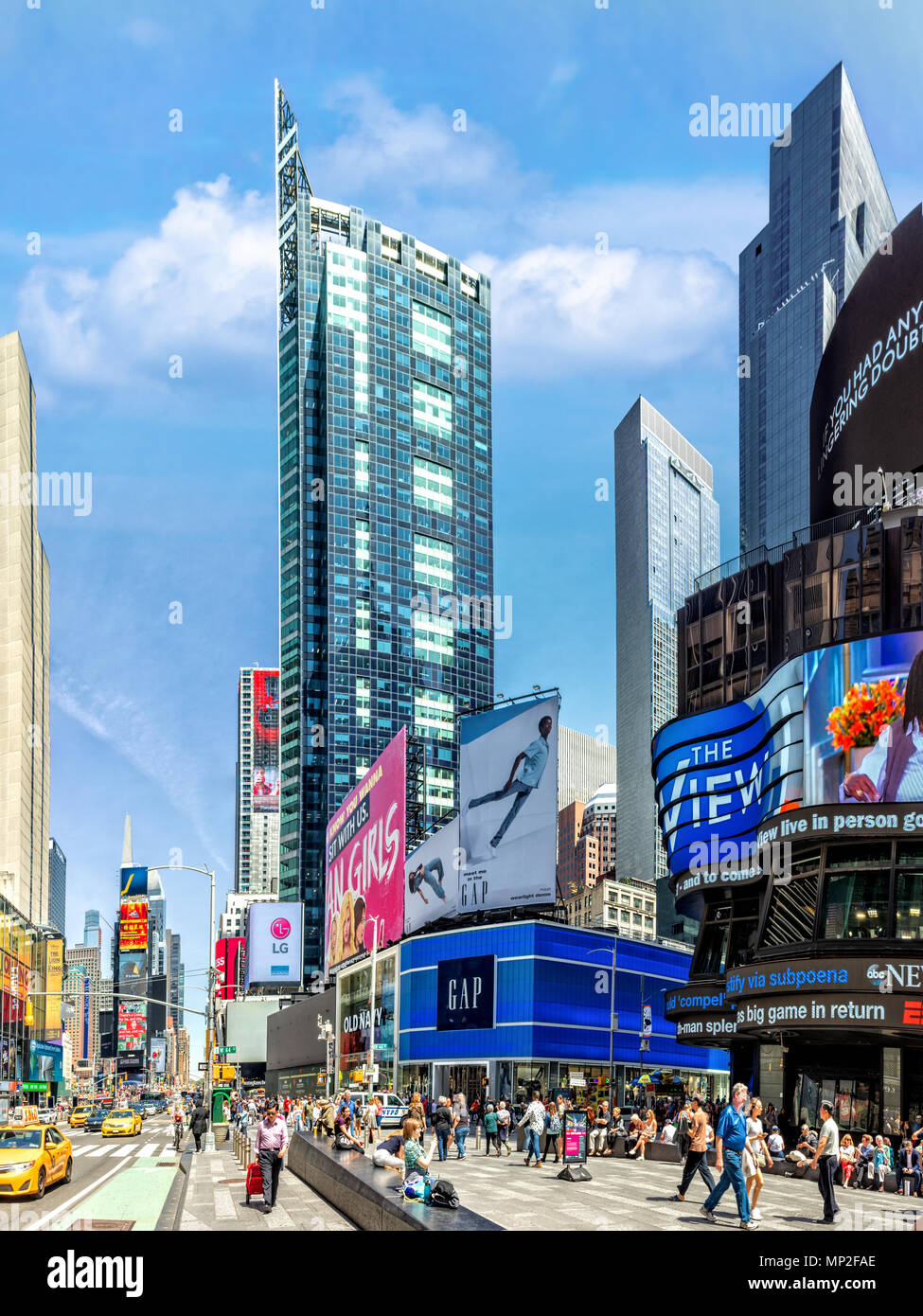 NEW YORK - Mai 2, 2018: vertikale Ansicht von Times Square, entlang der 7th Avenue. Stockfoto