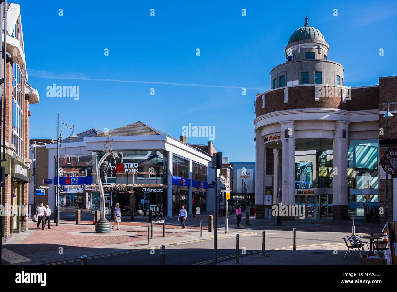 Metro Bankfiliale Watford Hertfordshire England Uk Stockfotografie Alamy