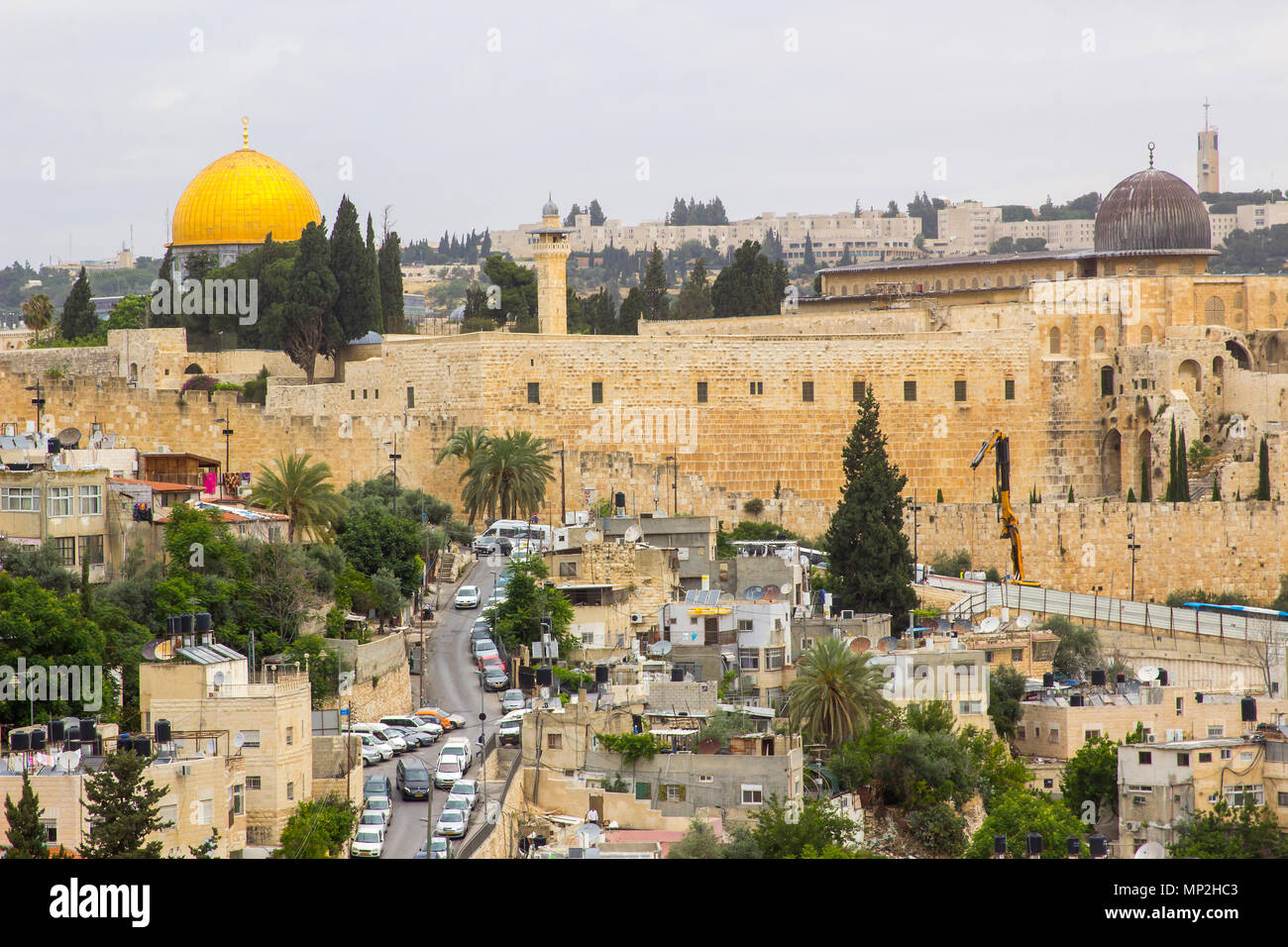 Ein Blick auf den Felsendom auf dem Tempelberg in Jerusalem über die Stadt von der Dachterrasse des alten Herodes Palace Stockfoto