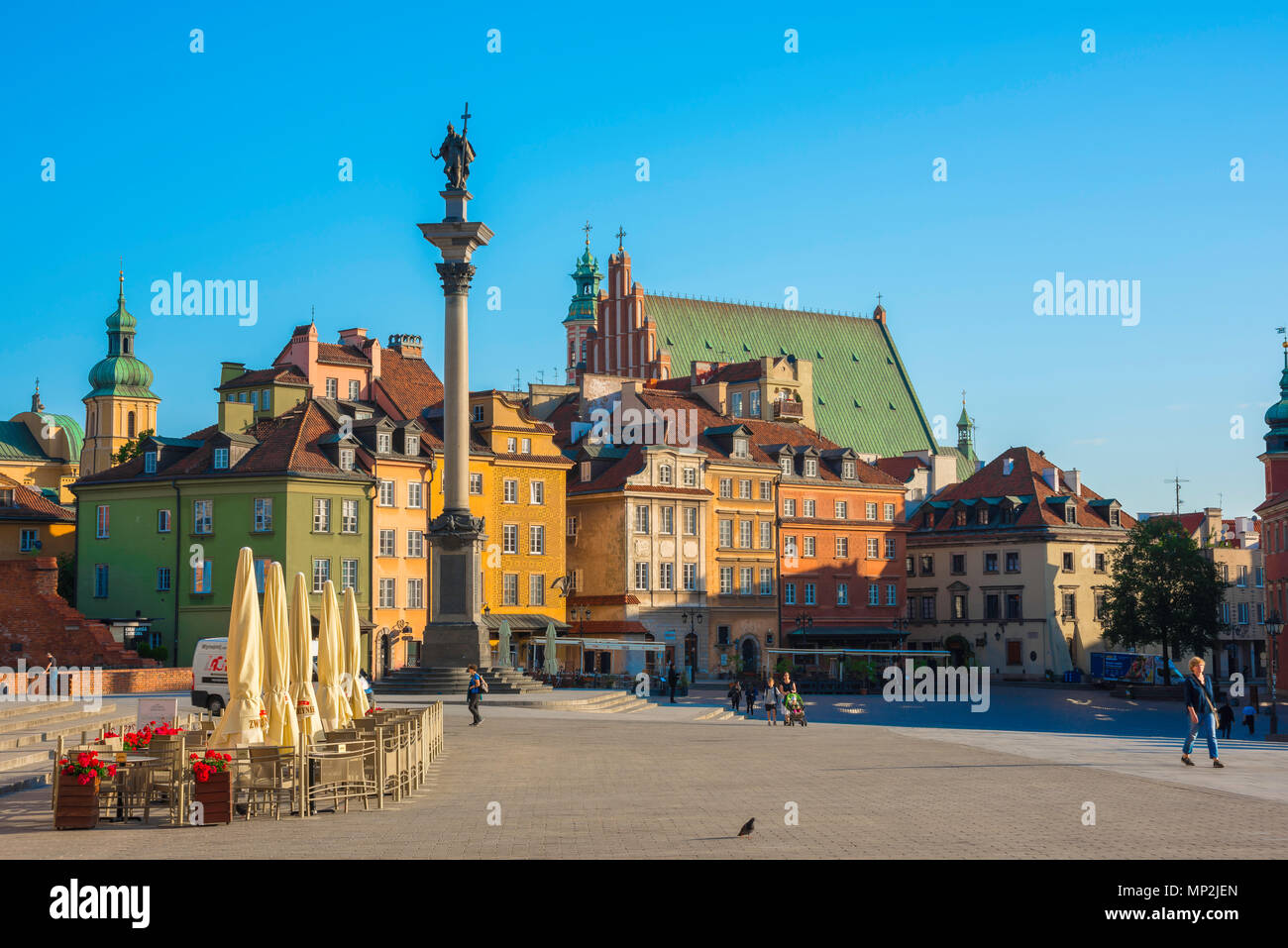 Polen Reise Sommer, Blick auf den rekonstruierten barocken Königsplatz (Plac Zamkowy) in der historischen Altstadt (Stare Miasto) Viertel von Warschau, Polen. Stockfoto