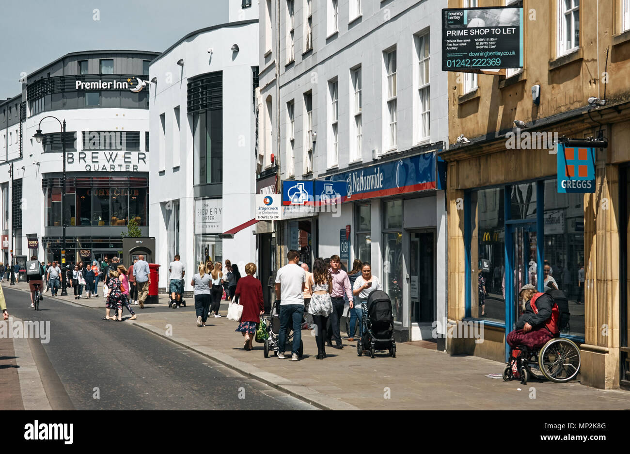 Äußere der Brauerei Quartal Einzelhandel und Freizeit Entwicklung und Käufer auf der unteren High Street, Cheltenham, Gloucestershire. Stockfoto