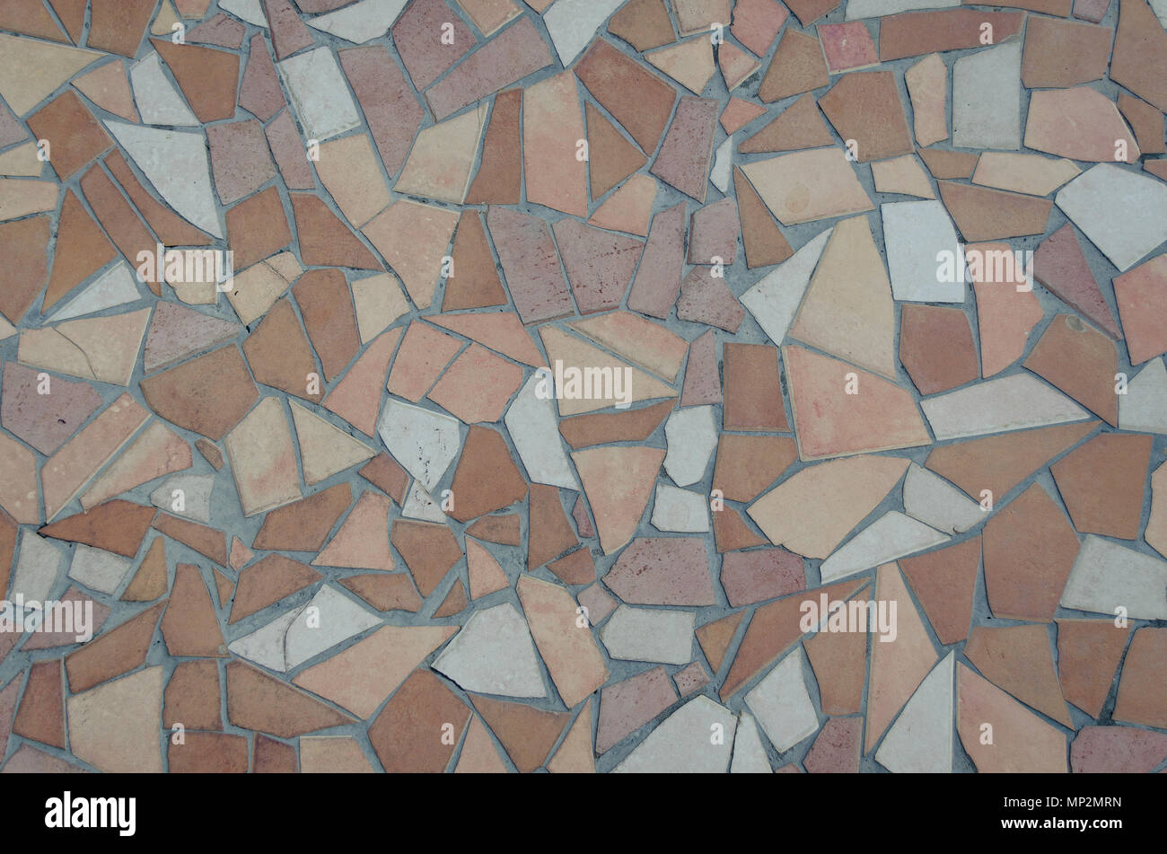 Hintergrund Mit Braunen Und Weissen Mosaikfliesen In Einem Muster Pastell Beige Fliesen Textur Stockfotografie Alamy