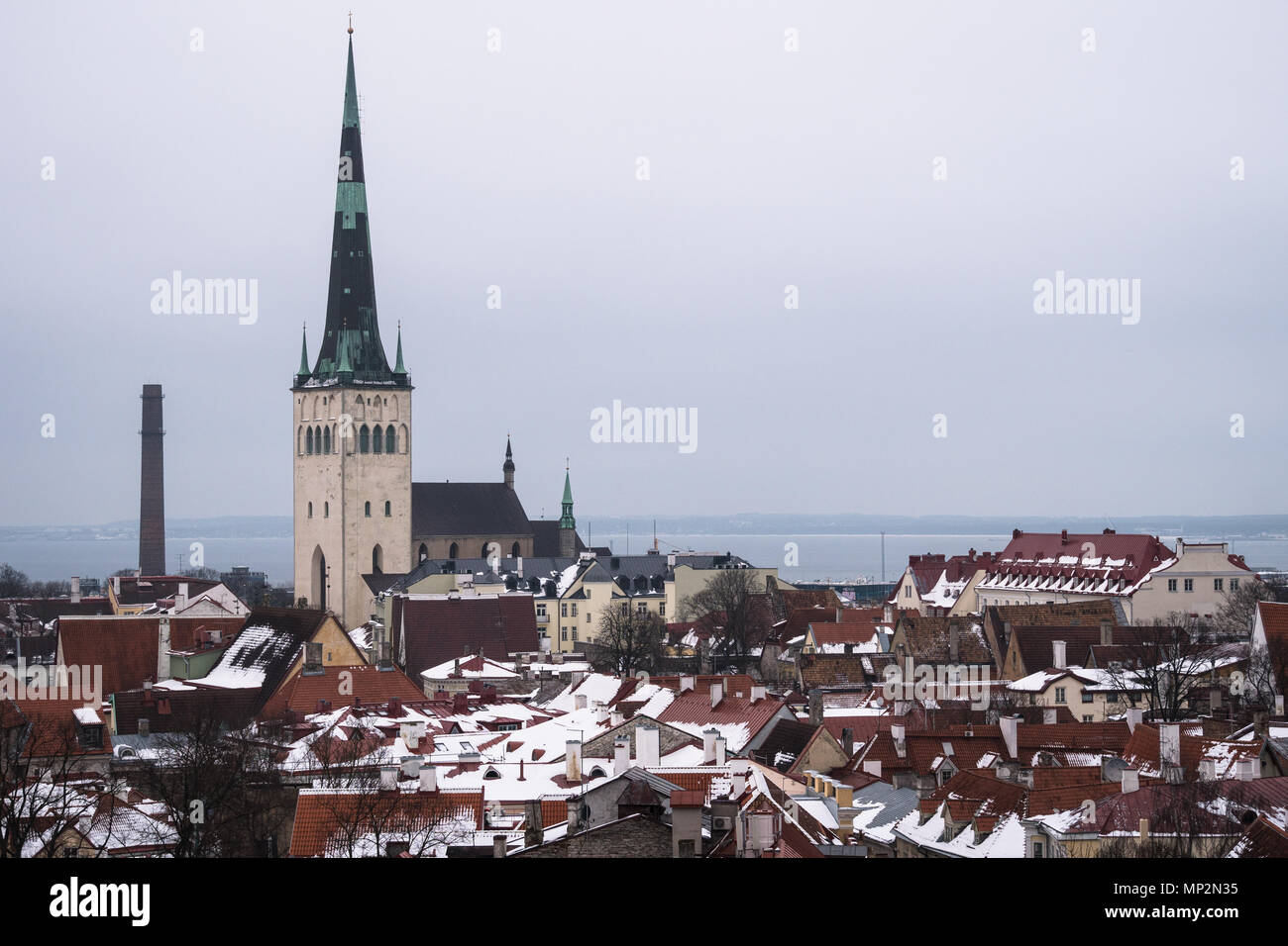 Luftaufnahme der mittelalterlichen Altstadt und der Saint Olag Kirche