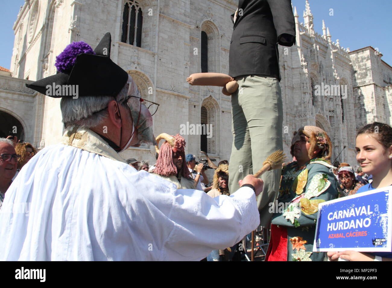 Portugal. 19 Mai, 2018. Die Parade aus der Lissabonner Internacional Maske Festival 2018 mit Masken aus 33 Orten mit dieser uralten Tradition Credit: Mercedes Menendez/Pacific Press/Alamy leben Nachrichten Stockfoto