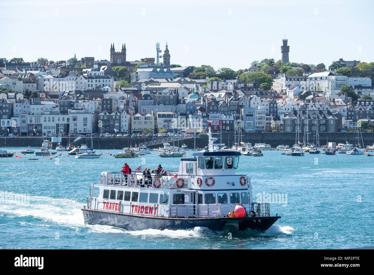Die Fähre Abfahrt Saint Peter Port, Guernsey, Menschen auf die Insel Herm in den Channel Islands. Stockfoto