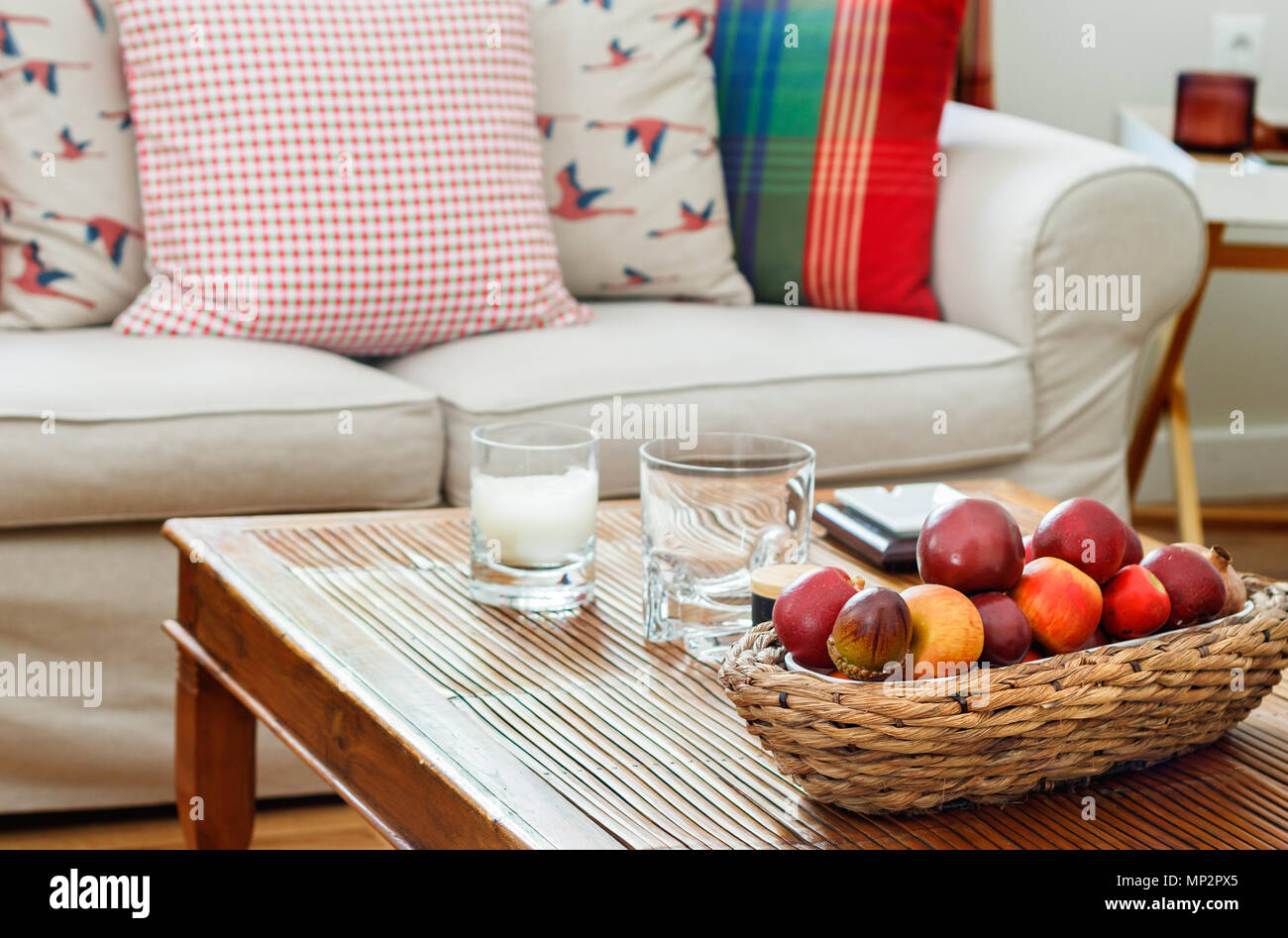 Detail aus einem Wohnzimmer Innenraum, englischer Landhausstil mit ... Detail aus einem Wohnzimmer Innenraum, englischer Landhausstil mit ...