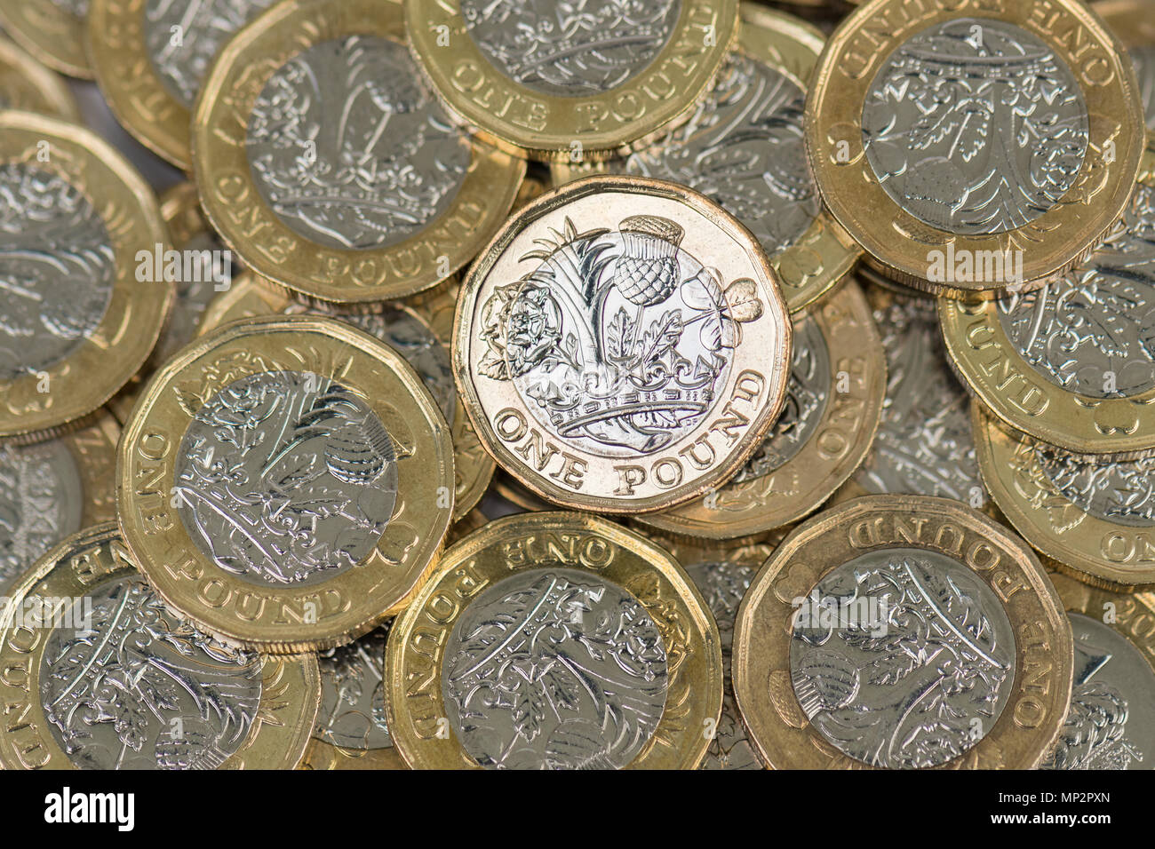 Stapel von Pfund Münzen von oben Stockfoto