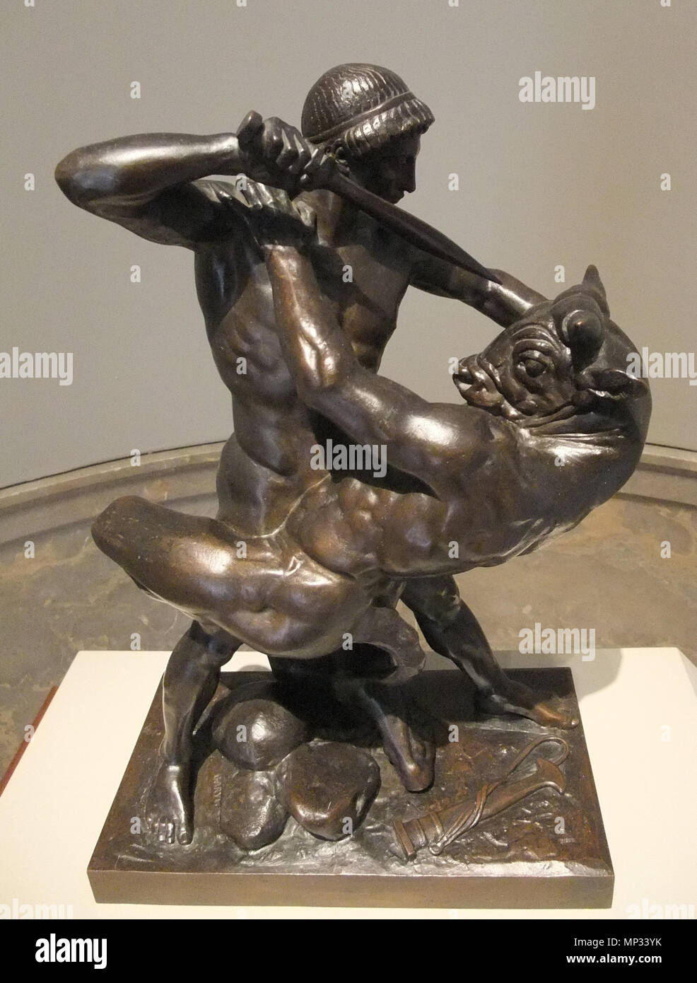 . Englisch: Theseus Slaying Minotaurus (1843), Bronze, Skulptur Antoine-Louis Barye durch en:. 1843 Foto im Juni 2008 getroffen. Antoine-Louis Barye (1795 - 1875) Beschreibung der französische Maler, Bildhauer und Gründer Datum der Geburt / Tod 24. September 1795 vom 25. Juni 1875 Ort der Geburt / Todes Paris Paris arbeiten Standort Paris Aufsicht: Q 451489 VIAF: 71400631 ISNI: 0000 0000 8077 7274 ULAN: 500007044 83192887 LCCN: n NLA: 35479420 WorldCat original Foto von Nrswanson (Talk) Neue Version von chhe (Talk) 1186 Theseus Slaying Minotaurus von Barye Stockfoto
