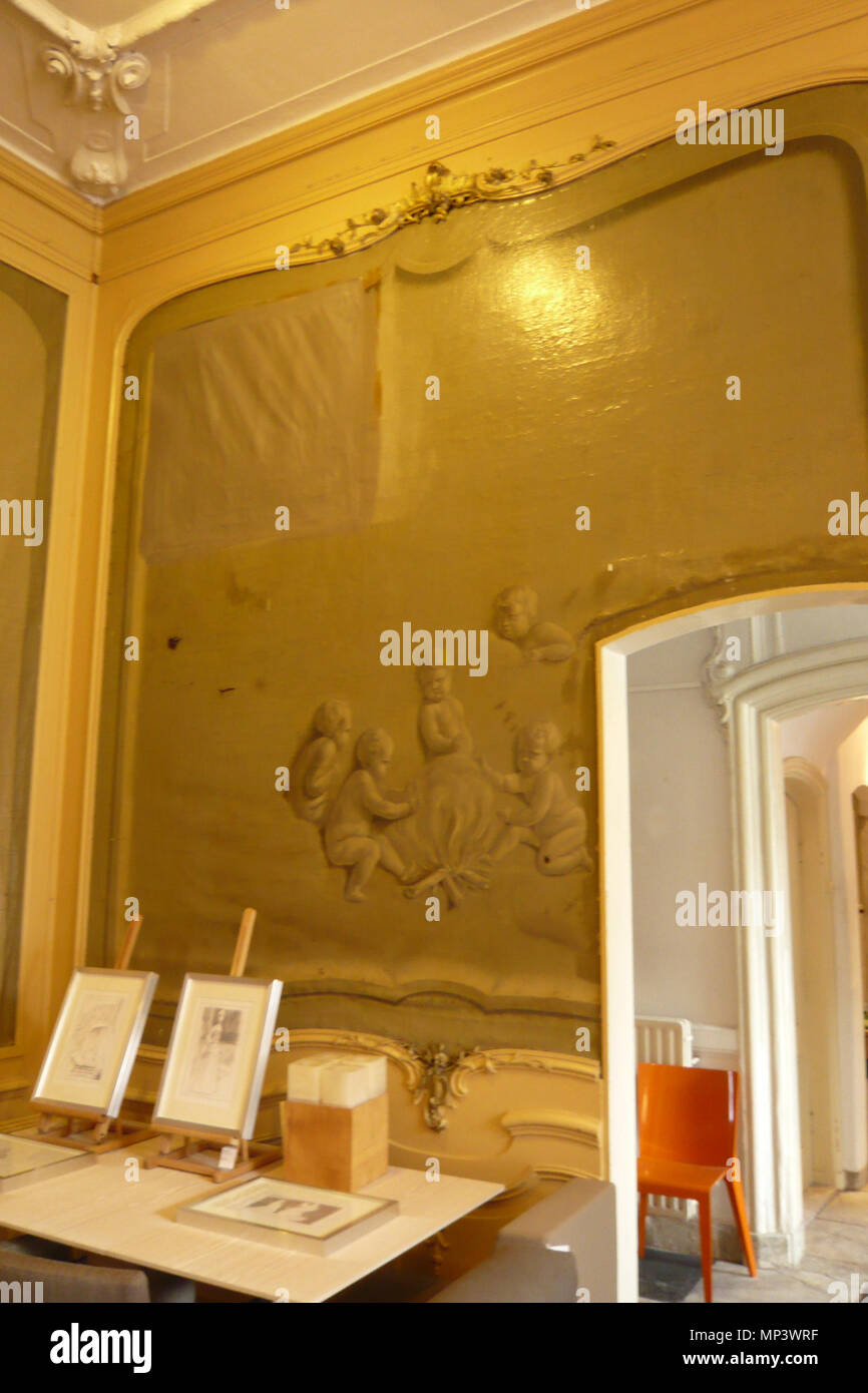 . Gedempte Oude Gracht 90-92, Haarlem, heute ein Möbelhaus, hat Wandschmuck in der Stube von Vincent Jansz van Der vinne dieses Objekt in RKDimages indiziert ist, Datenbank der Niederländischen Institut für Kunstgeschichte, unter der Referenz 59733. Čeština | Deutsch | Français | македонски | Nederlands | +/-. 1776. 1237 Vincent Jansz van der Vinne - Gedempte Oude Gracht - Winter Stockfoto