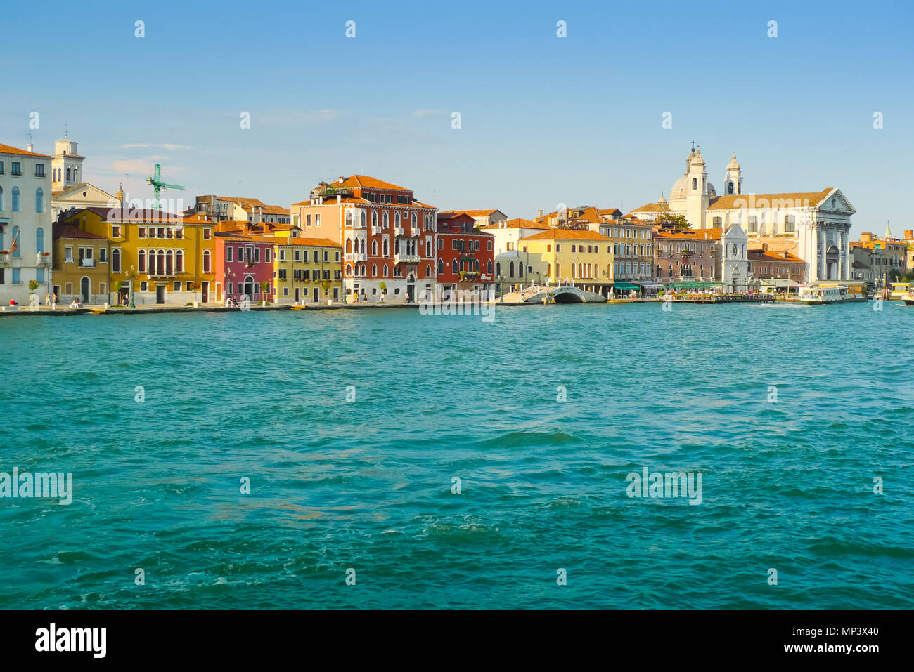 Zattere Bereich aus einem Boot in Canale della Giudecca, Venedig gesehen Stockfoto