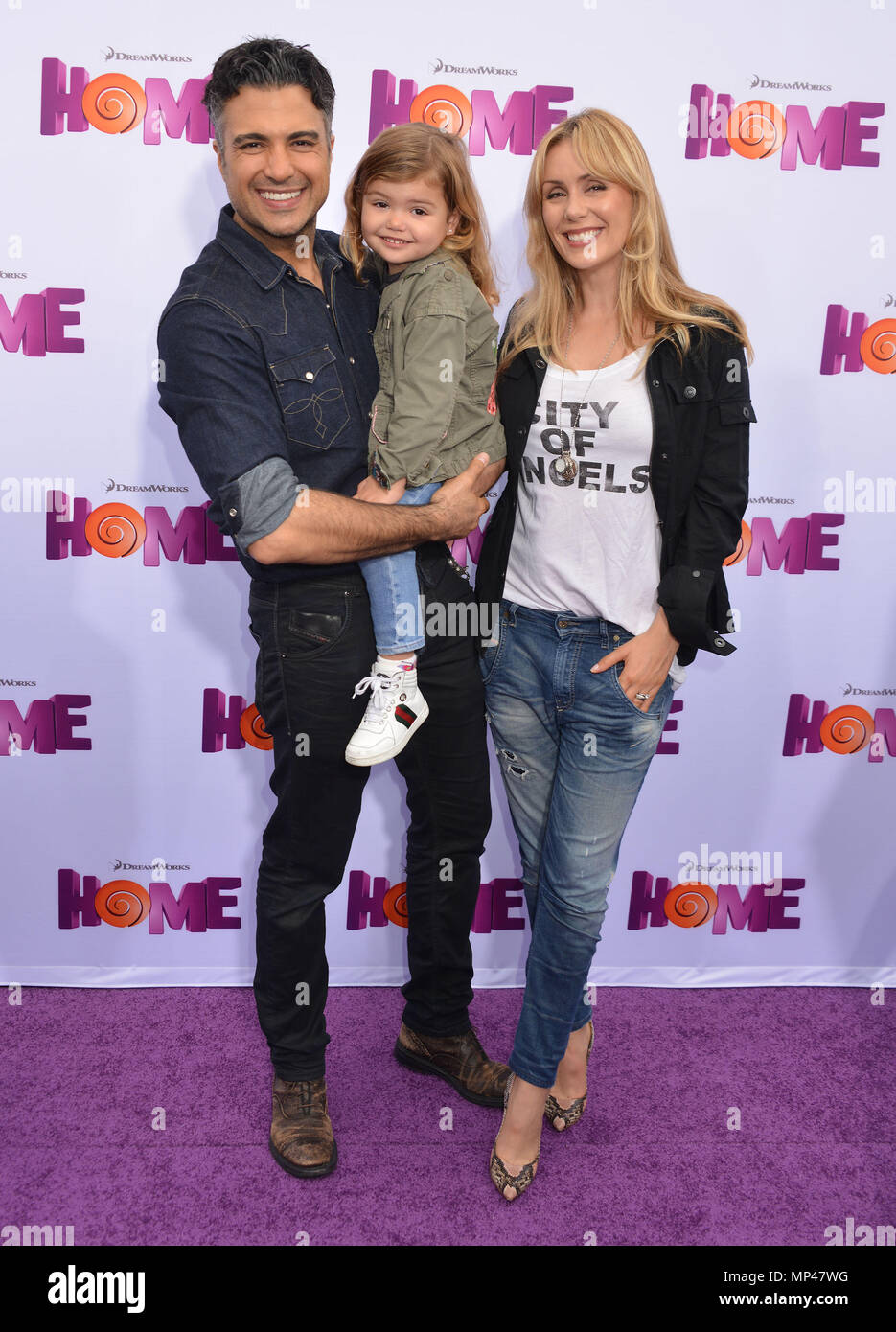 Jaime Camil, Familie im Hause Premiere im Regency Dorf Theater in Westwood, Los Angeles. März, 22, 2015. Jaime Camil, Familie - - - - - - - - - - - - - Red Carpet Event, Vertikal, USA, Filmindustrie, Prominente, Fotografie, Bestof, Kunst, Kultur und Unterhaltung, Topix Prominente Fashion/Vertikal, Besten, Event in Hollywood Leben - Kalifornien, Roter Teppich und backstage, USA, Film, Stars, Film Stars, TV Stars, Musik, Promis, Fotografie, Bestof, Kunst, Kultur und Unterhaltung, Topix, Vertikal, Familie von aus dem Jahr 2015, Anfrage tsuni@Gamma-USA.co Stockfoto