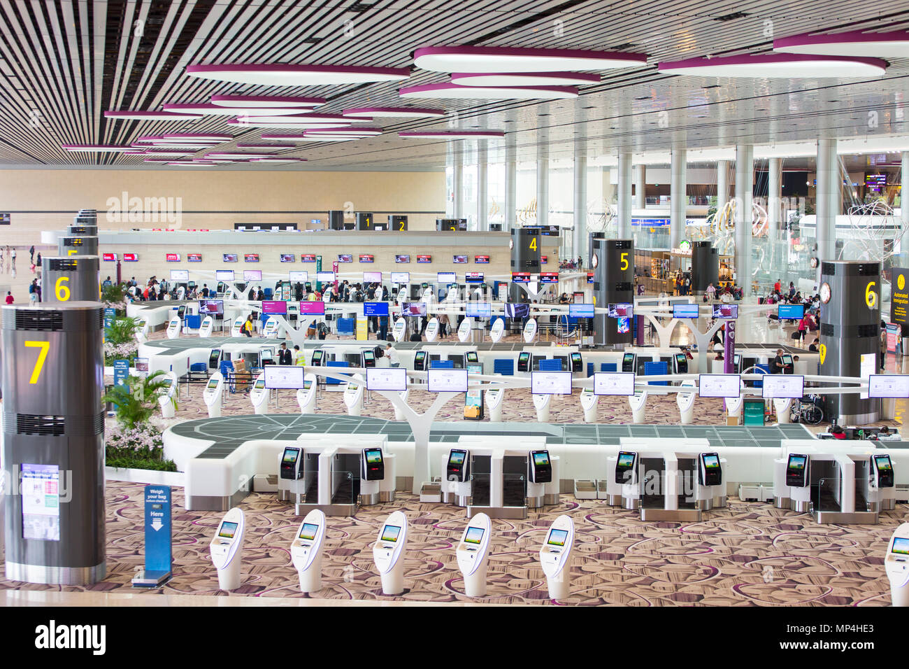 Luftaufnahme von Terminal 4. Die Bauarbeiten begannen Anfang 2014 und wurden am 16. Dezember 2016 abgeschlossen. Wunderschöner Flughafen Changi. Singapur. Stockfoto