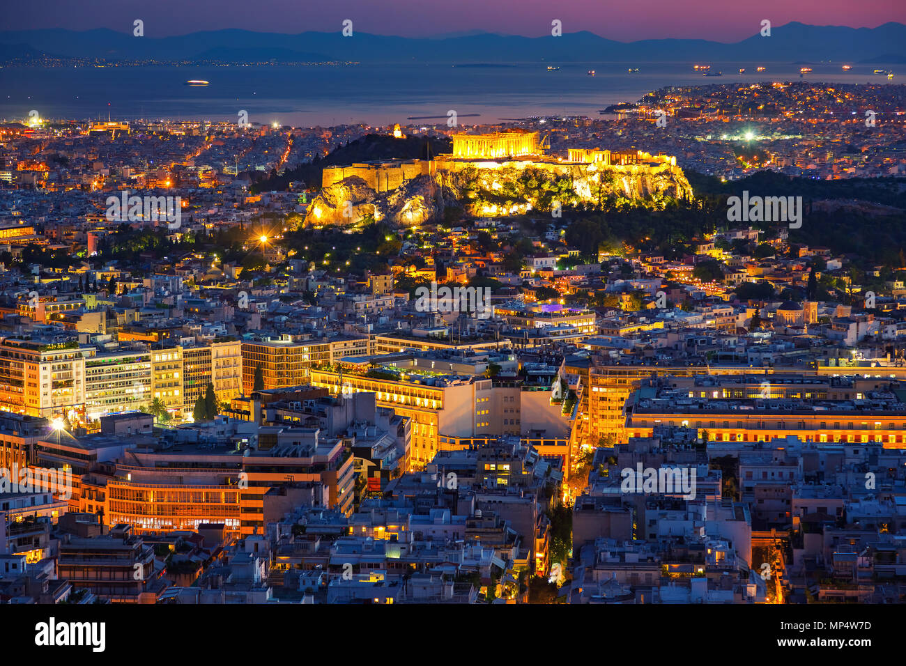 Luftaufnahme auf Athen, Griechenland bei Sonnenuntergang Stockfoto
