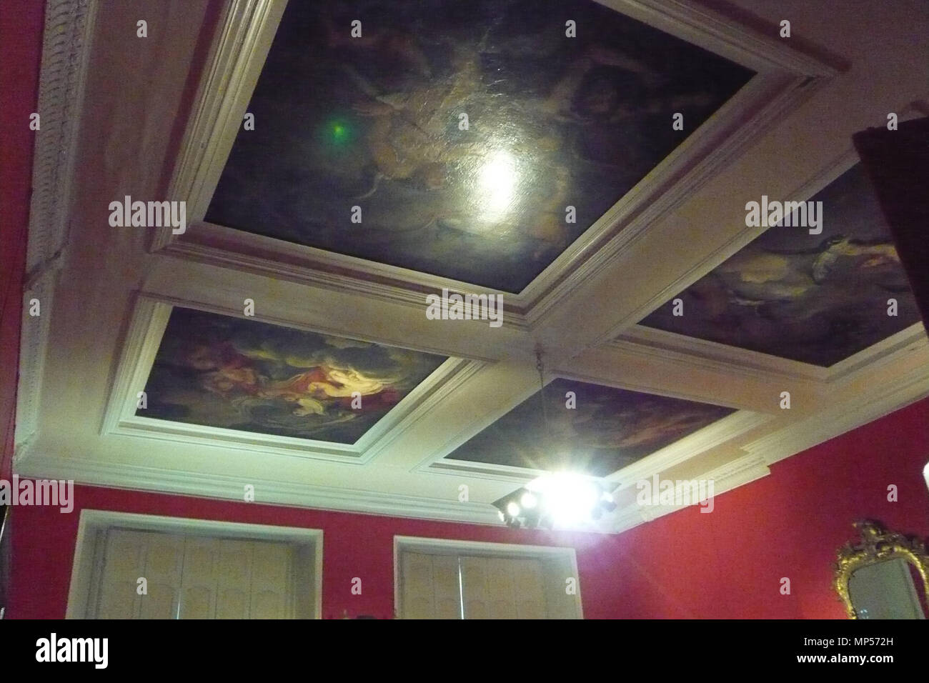 . Englisch: Deckenmalerei unterzeichnet und von Joannes Janssens, 1665, Sammlung Stedelijk Museum Zwolle dieses Objekt in RKDimages indiziert ist, Datenbank des Niederländischen Instituts für Kunstgeschichte datiert, unter der Referenznummer 105854. Čeština | Deutsch | Français | македонски | Nederlands | +/-. 1665. Joannes Janssens 1011 POGM - Stedelijk Museum Zwolle, 05. Stockfoto