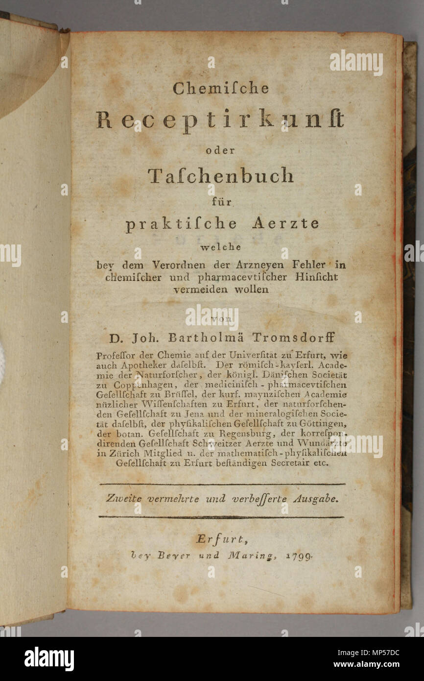 Chemische Receptirkunst. Englisch: Chemische Receptirkunst, oder, Taschenbuch für praktische Ärzte (Erfurt: Beyer und Maring Trommsdorf, 1799) war ein überaus produktiver Autor: Diese Arbeit beschäftigt sich mit der pharmazeutischen Chemie. . 1799. Johann Trommsdorff (Johann Bartholomaus Trommsdorff, 1770-1837) 1286 Johann Trommsdorff 1799 Chemische Receptirkunst Stockfoto