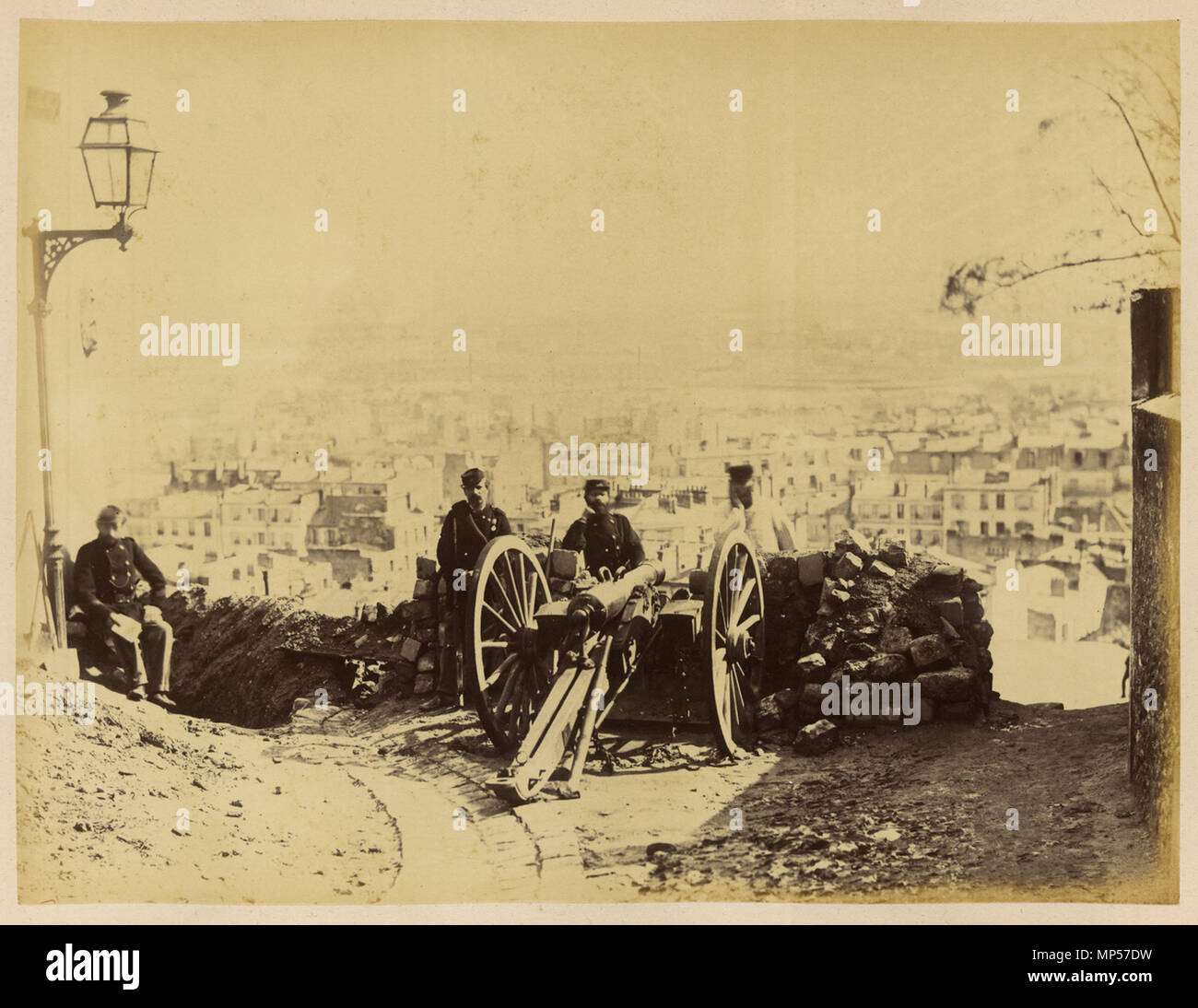 Русский: Улица холмы Монмартра Розье: Français: Rue des Rosiers: buttes Montmartre Englisch: Rue des Rosiers: Montmartre Hügel 中文: 蔷薇街：蒙马特山 Português: Rue des Rosiers: colinas Montmartre العربية: شارع روزييه: تلال مونمارتر Español: Rue des Rosiers; Colinas de Montmartre. Русский: Причиной франко-прусской войны стал напряженности рост в отношениях Пруссией Францией между и в 1860-х гг. Франция при императоре Наполеоне III была полна решимости проверить растущую отомстить Пруссии силу и за То, что она как рассматривала ряд дипломатических унижений. Пруссия при канцлере Отто фон Бисмарке счита Stockfoto