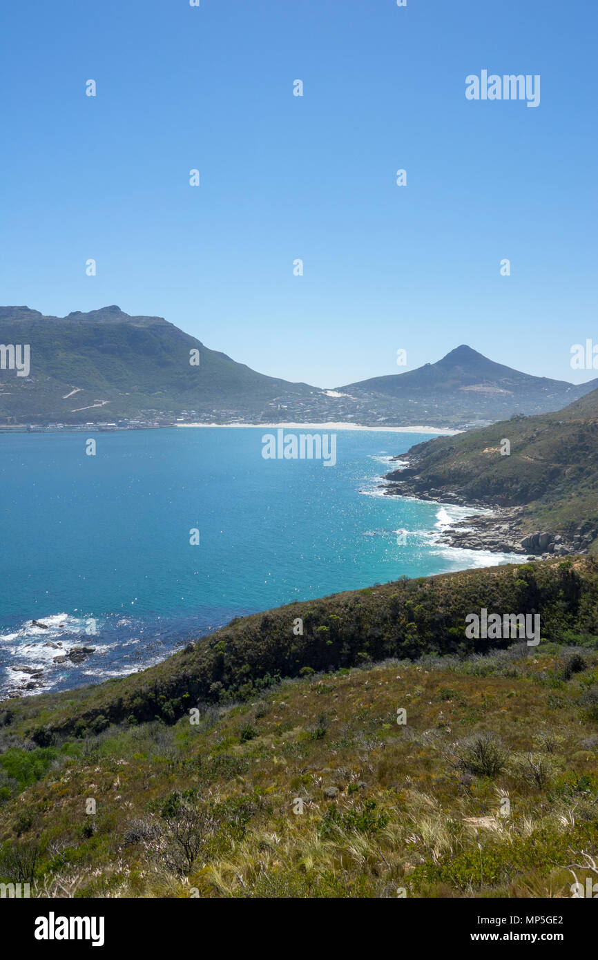 Blick auf Hout Bay aus der Chapman's Peak Toll Road, Südafrika Stockfoto