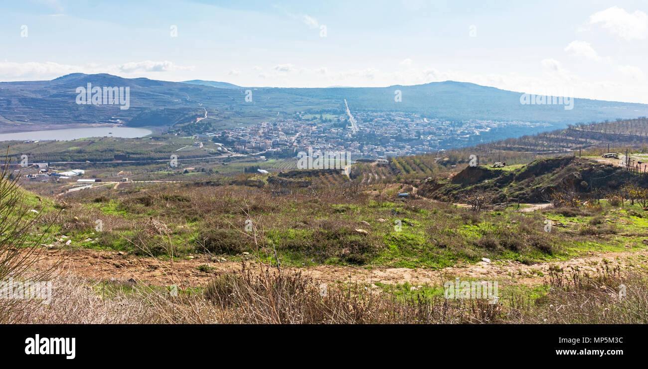 Vista drusischen Dorf Mas'ade und See Ram von der Nimrod Aussichtspunkt in den Golanhöhen Stockfoto