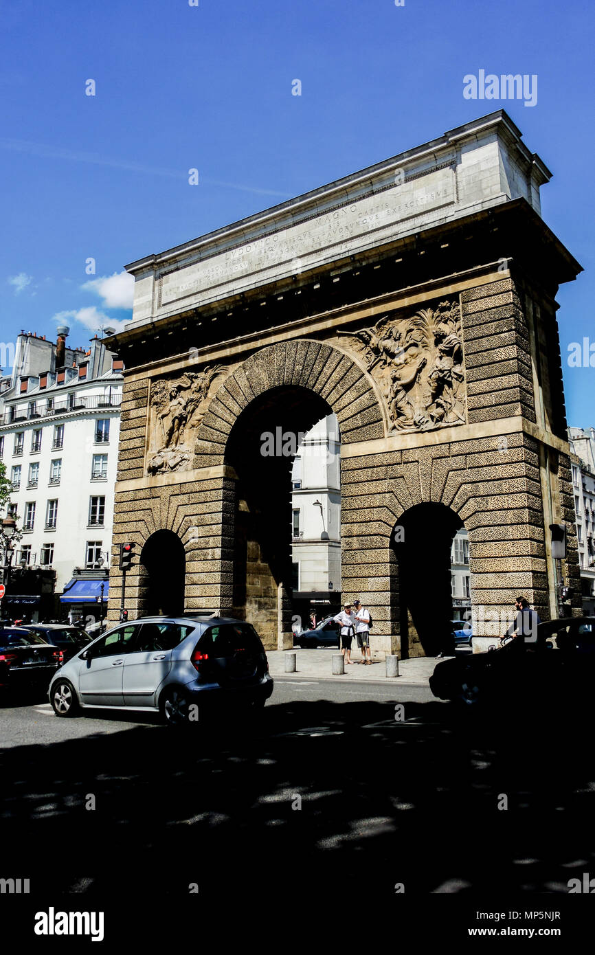 PARIS FRANKREICH - PORTES St. Martin und St. Denis - Pariser Grands Boulevards - PARIS historisches Denkmal - LOUIS XIV HERRLICHKEIT Denkmal - PARIS KUNST © F. BEAUMONT Stockfoto