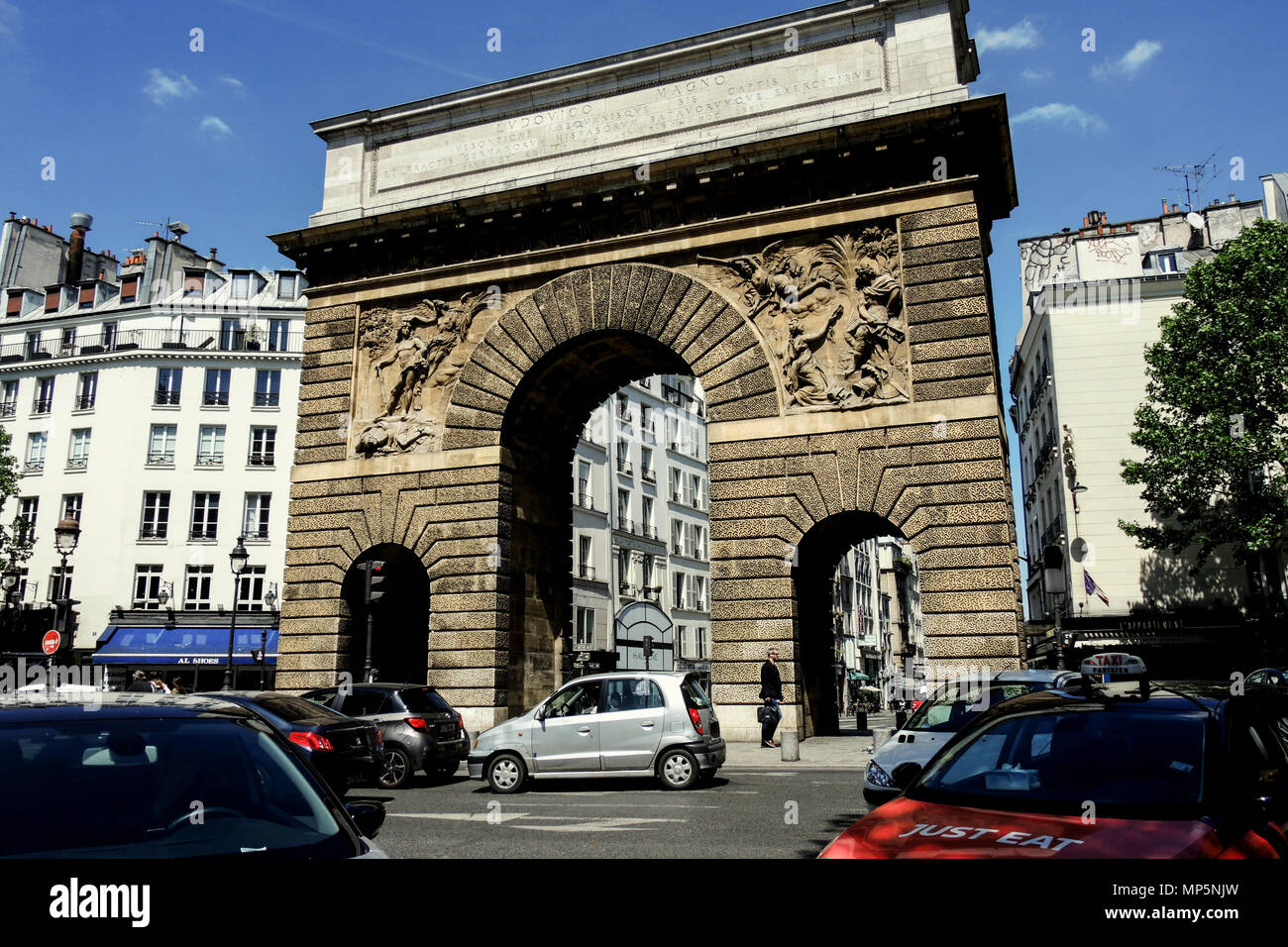 PARIS FRANKREICH - PORTES St. Martin und St. Denis - Pariser Grands Boulevards - PARIS historisches Denkmal - LOUIS XIV HERRLICHKEIT Denkmal - PARIS KUNST © F. BEAUMONT Stockfoto
