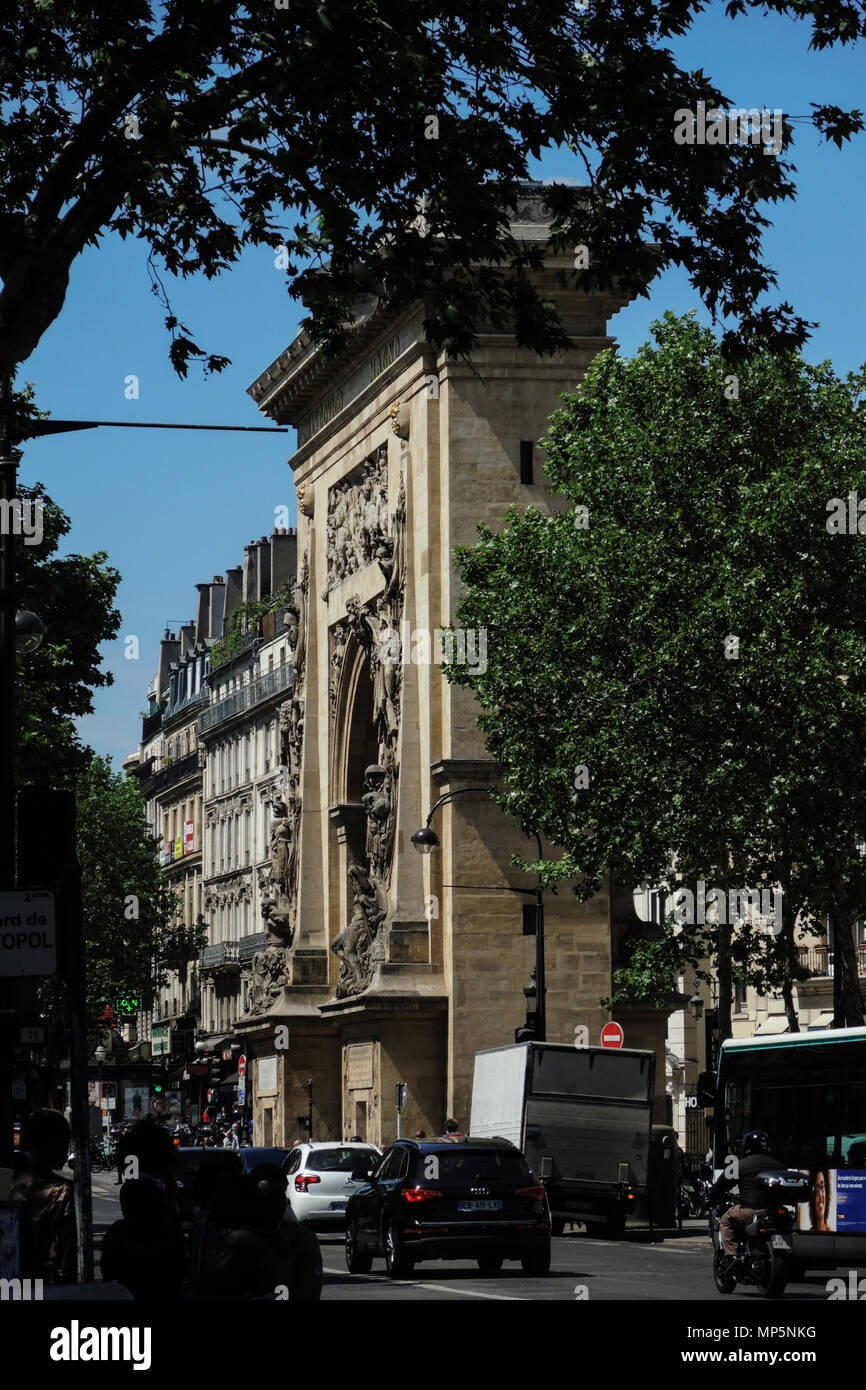 PARIS FRANKREICH - PORTES St. Martin und St. Denis - Pariser Grands Boulevards - PARIS historisches Denkmal - LOUIS XIV HERRLICHKEIT Denkmal - PARIS KUNST © F. BEAUMONT Stockfoto