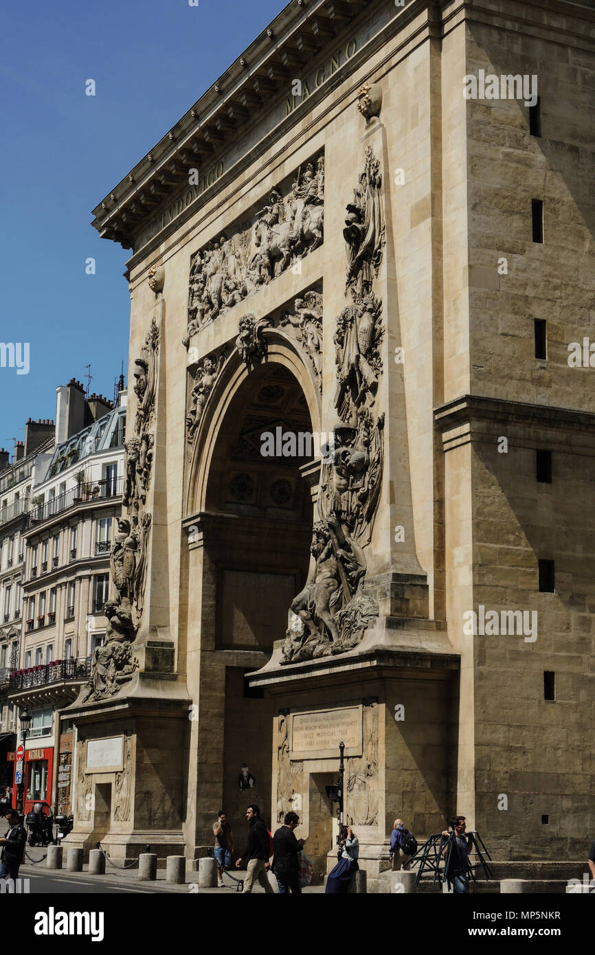 PARIS FRANKREICH - PORTES St. Martin und St. Denis - Pariser Grands Boulevards - PARIS historisches Denkmal - LOUIS XIV HERRLICHKEIT Denkmal - PARIS KUNST © F. BEAUMONT Stockfoto