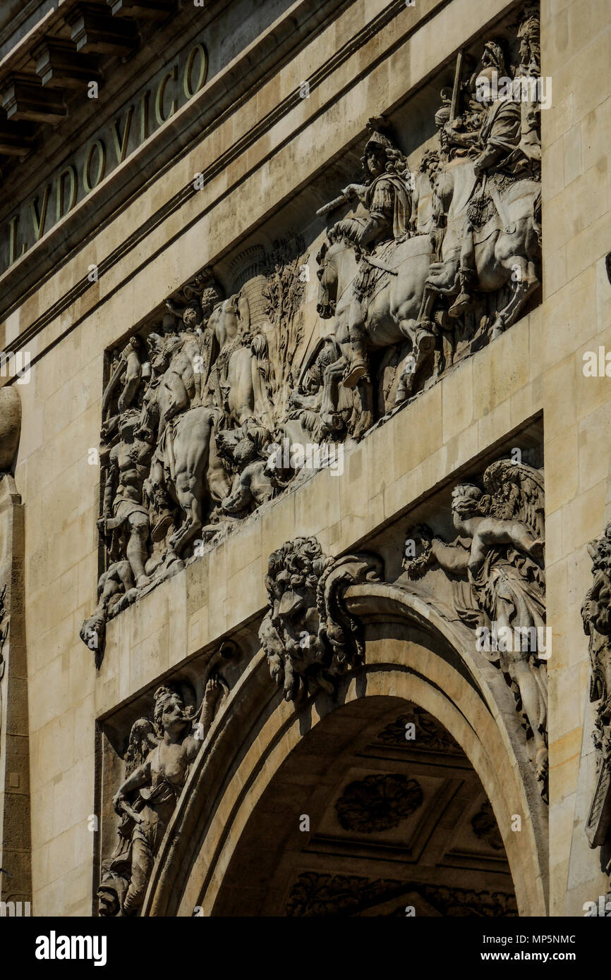 PARIS FRANKREICH - PORTES St. Martin und St. Denis - Pariser Grands Boulevards - PARIS historisches Denkmal - LOUIS XIV HERRLICHKEIT Denkmal - PARIS KUNST © F. BEAUMONT Stockfoto